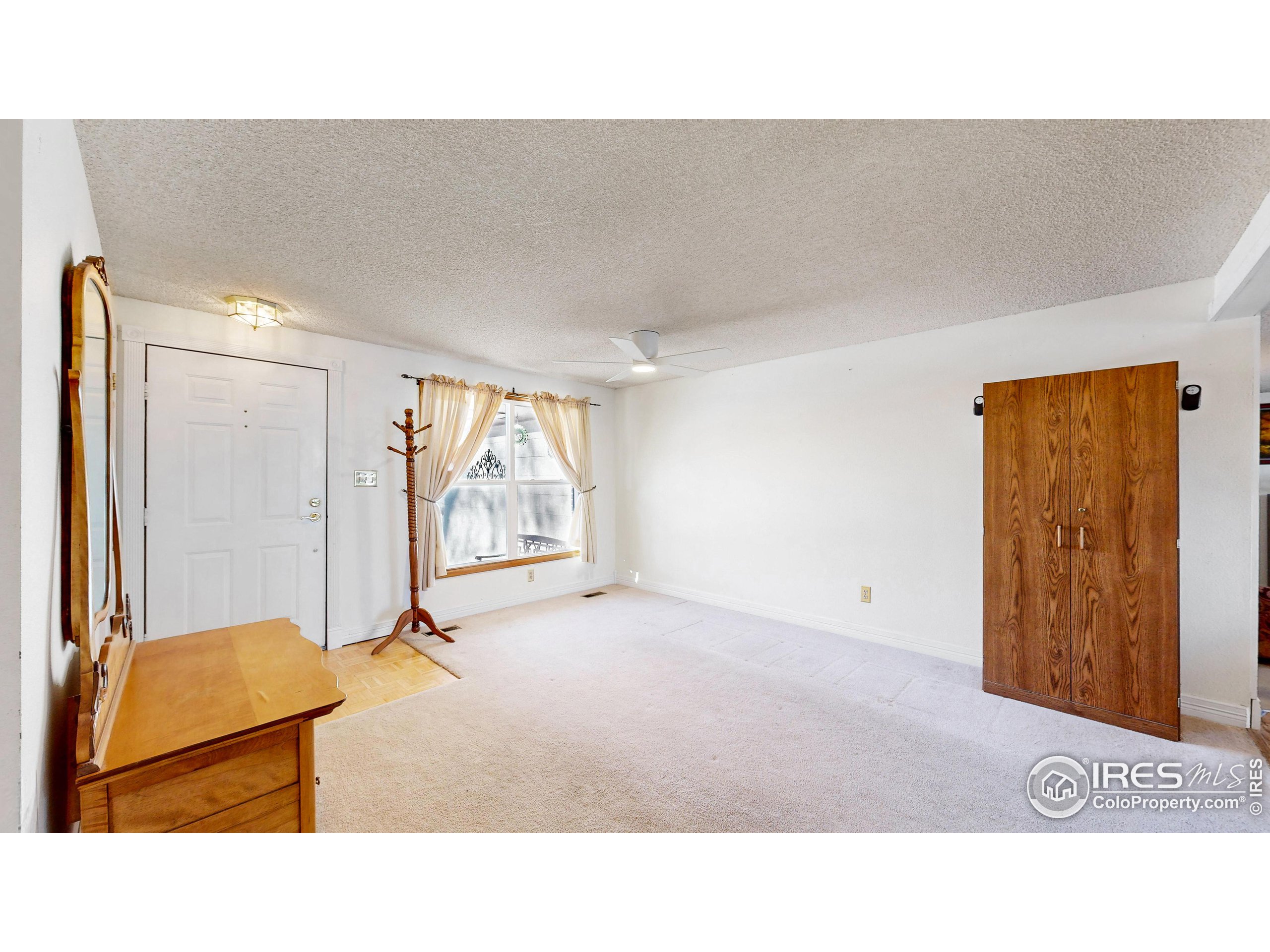 367 Hawthorn Dr