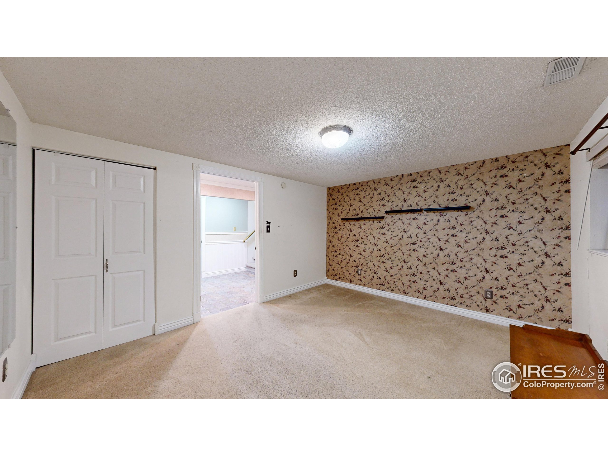 367 Hawthorn Dr