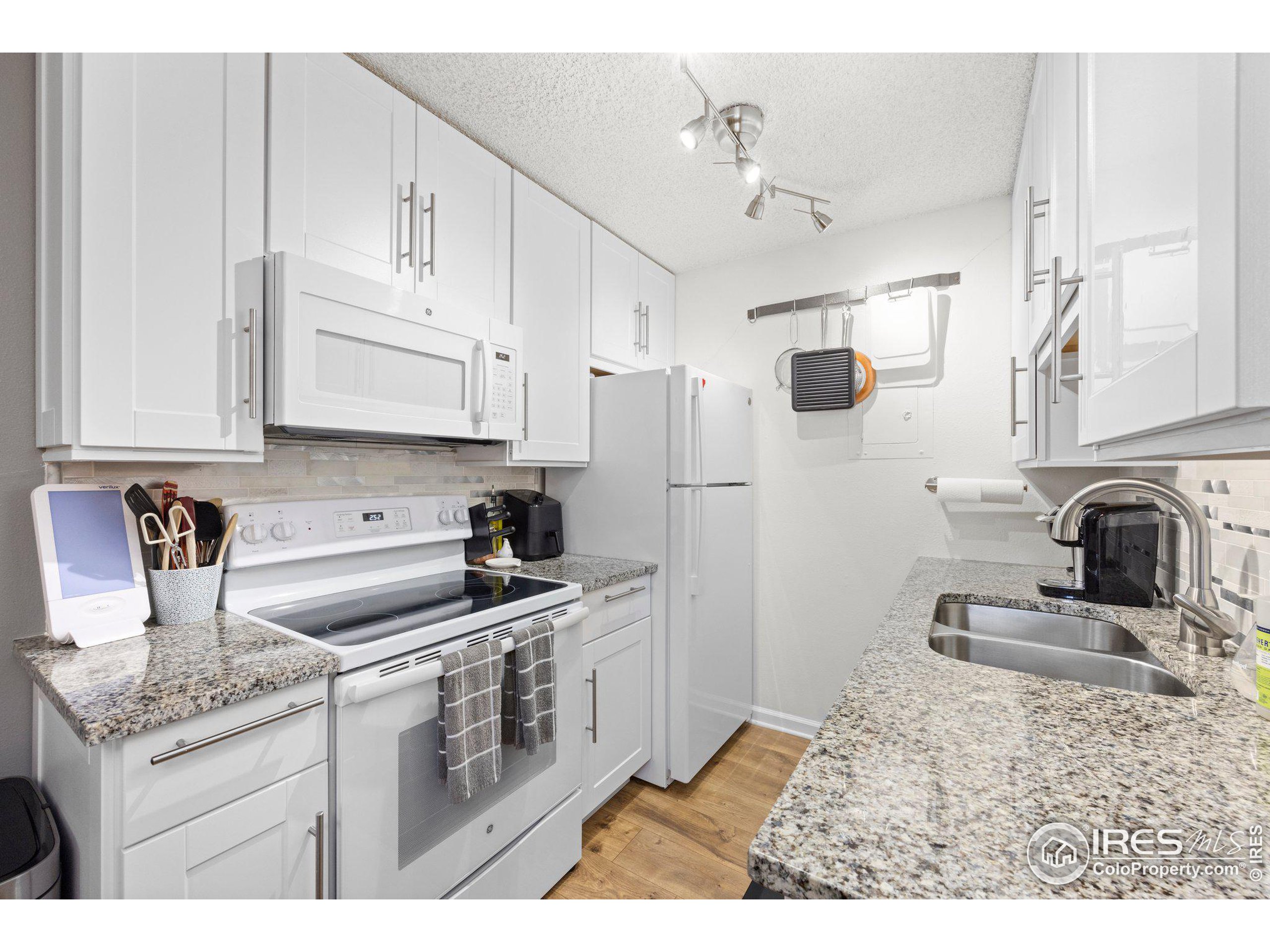3383 Madison Ave W-227