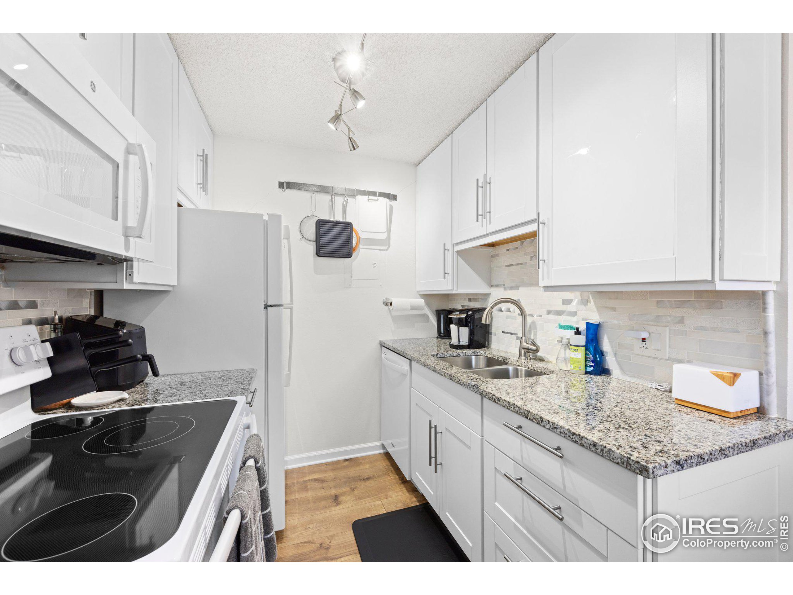 3383 Madison Ave W-227