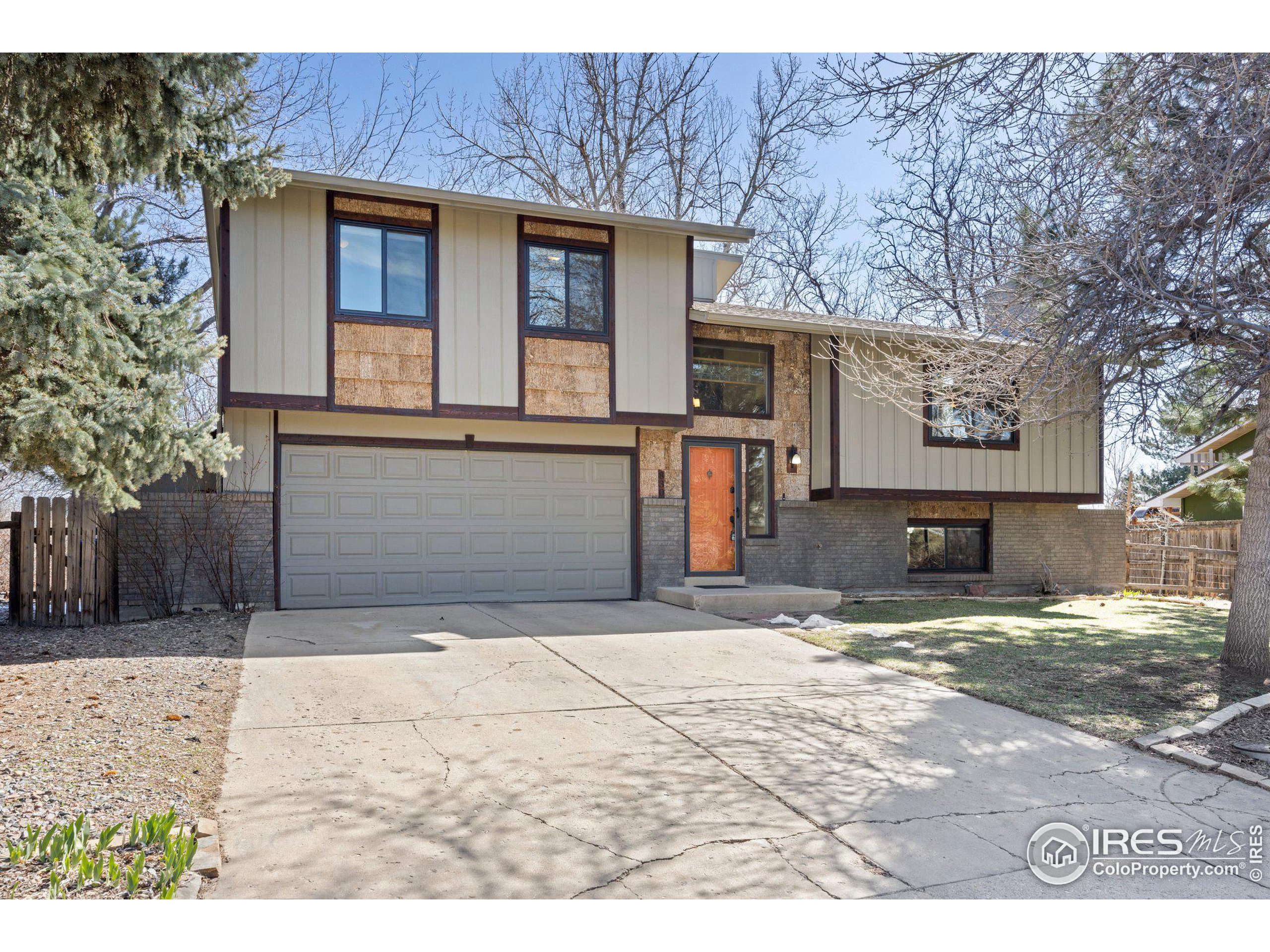 830 Sparta Dr