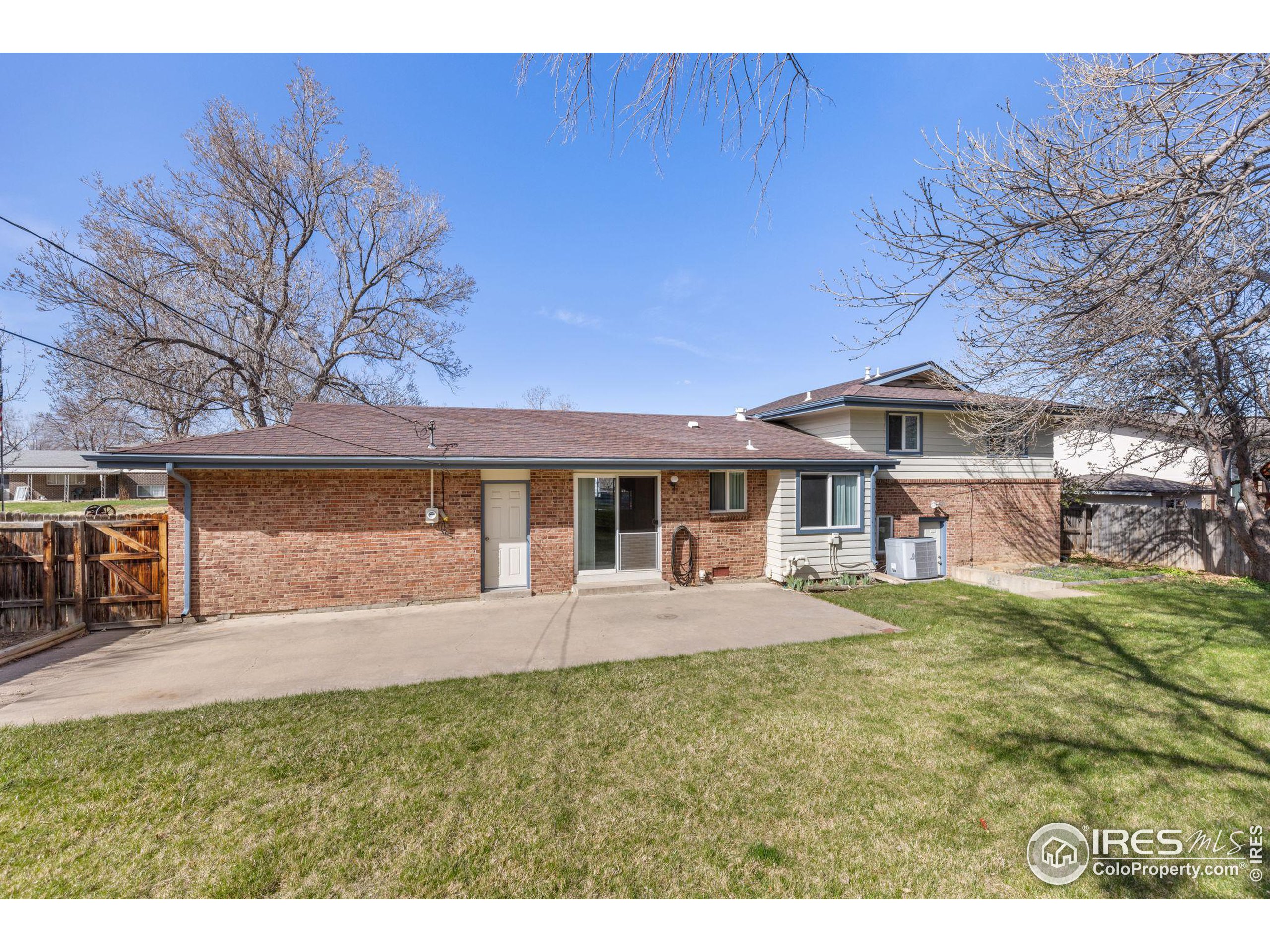 924 W 101st Pl