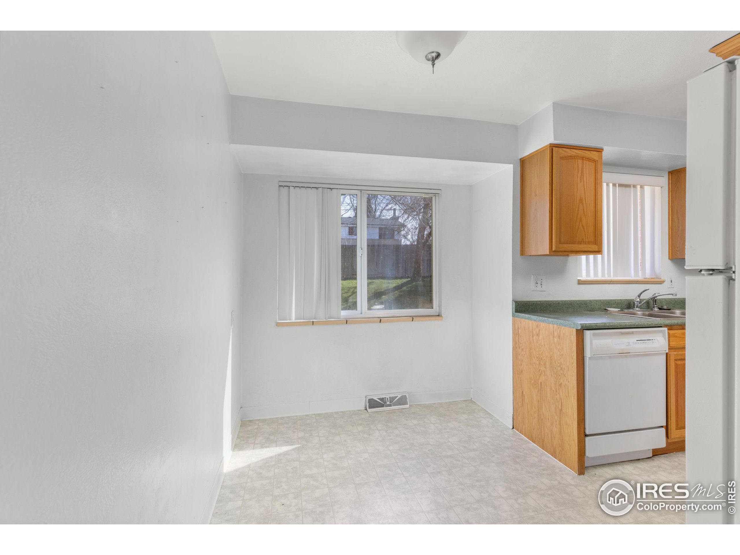 924 W 101st Pl