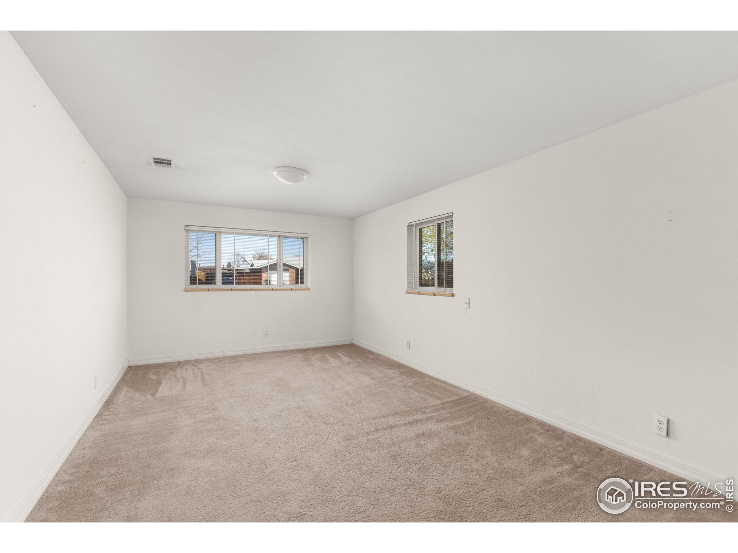 924 W 101st Pl