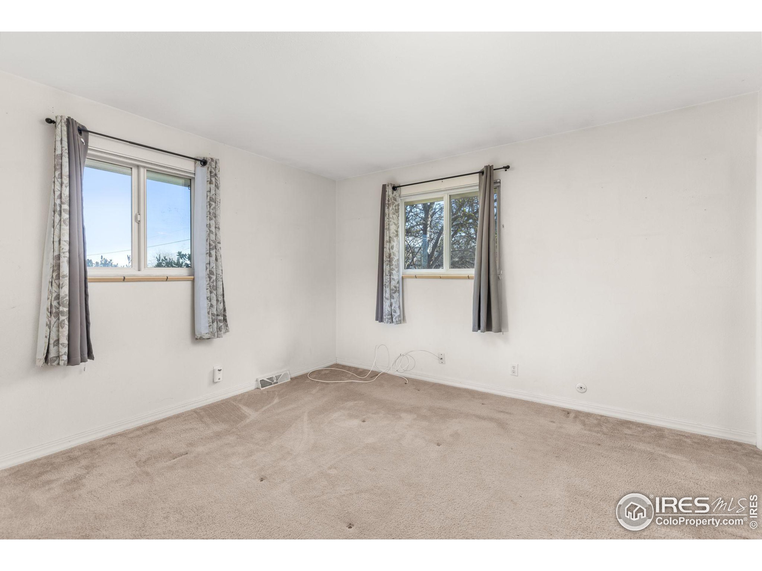 924 W 101st Pl