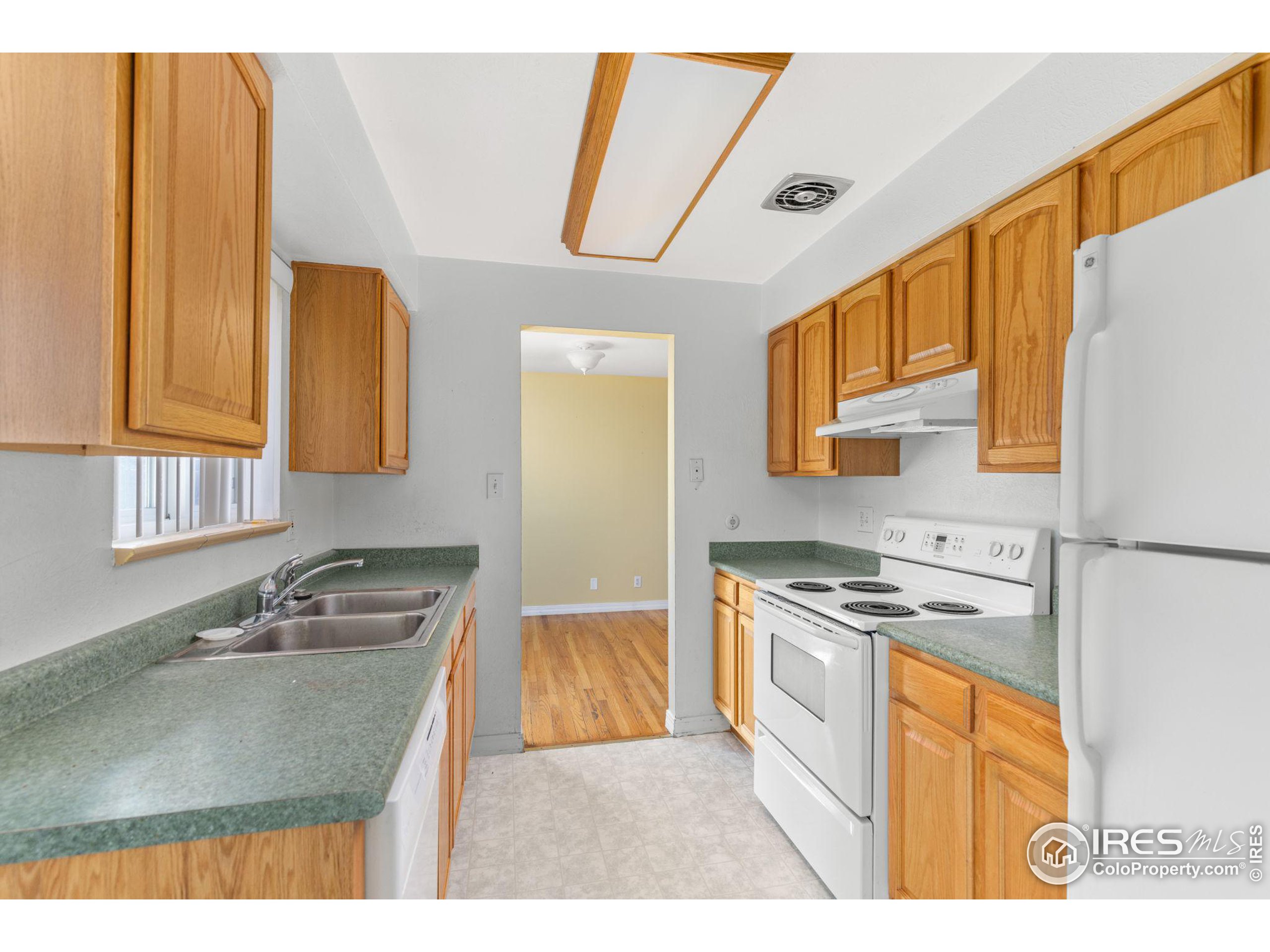 924 W 101st Pl