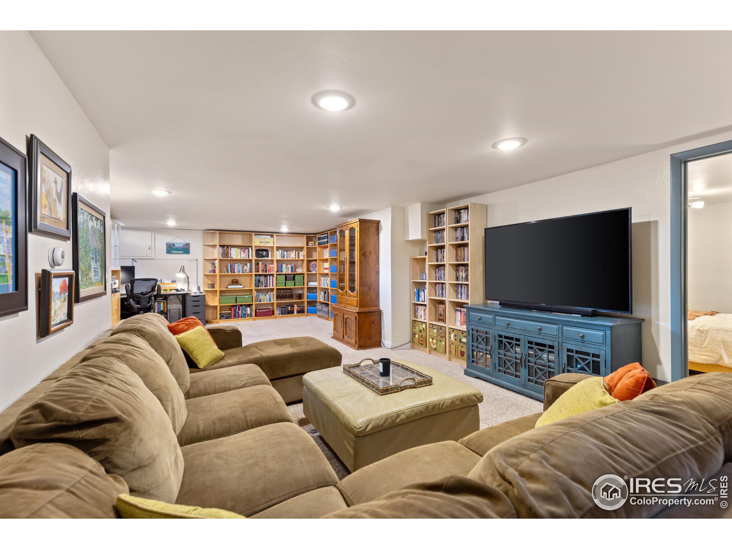 2300 Mathews St