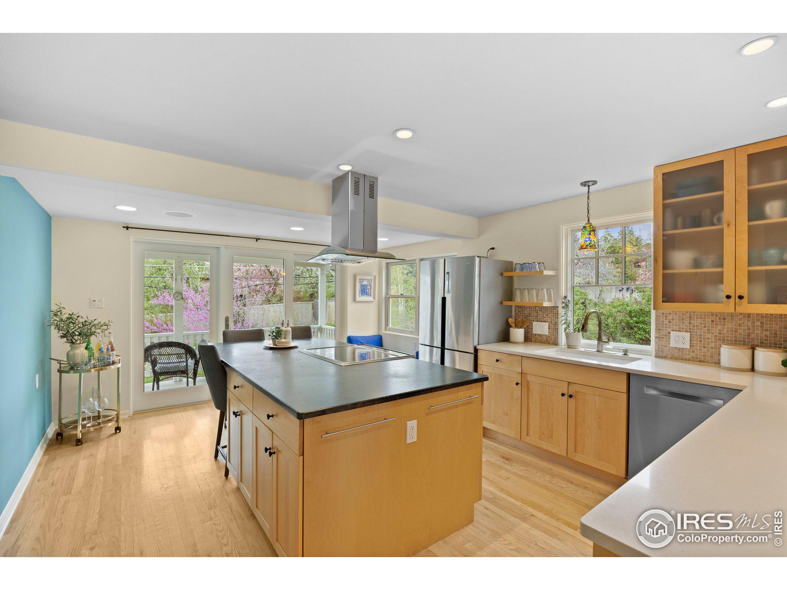 860 Grant Pl