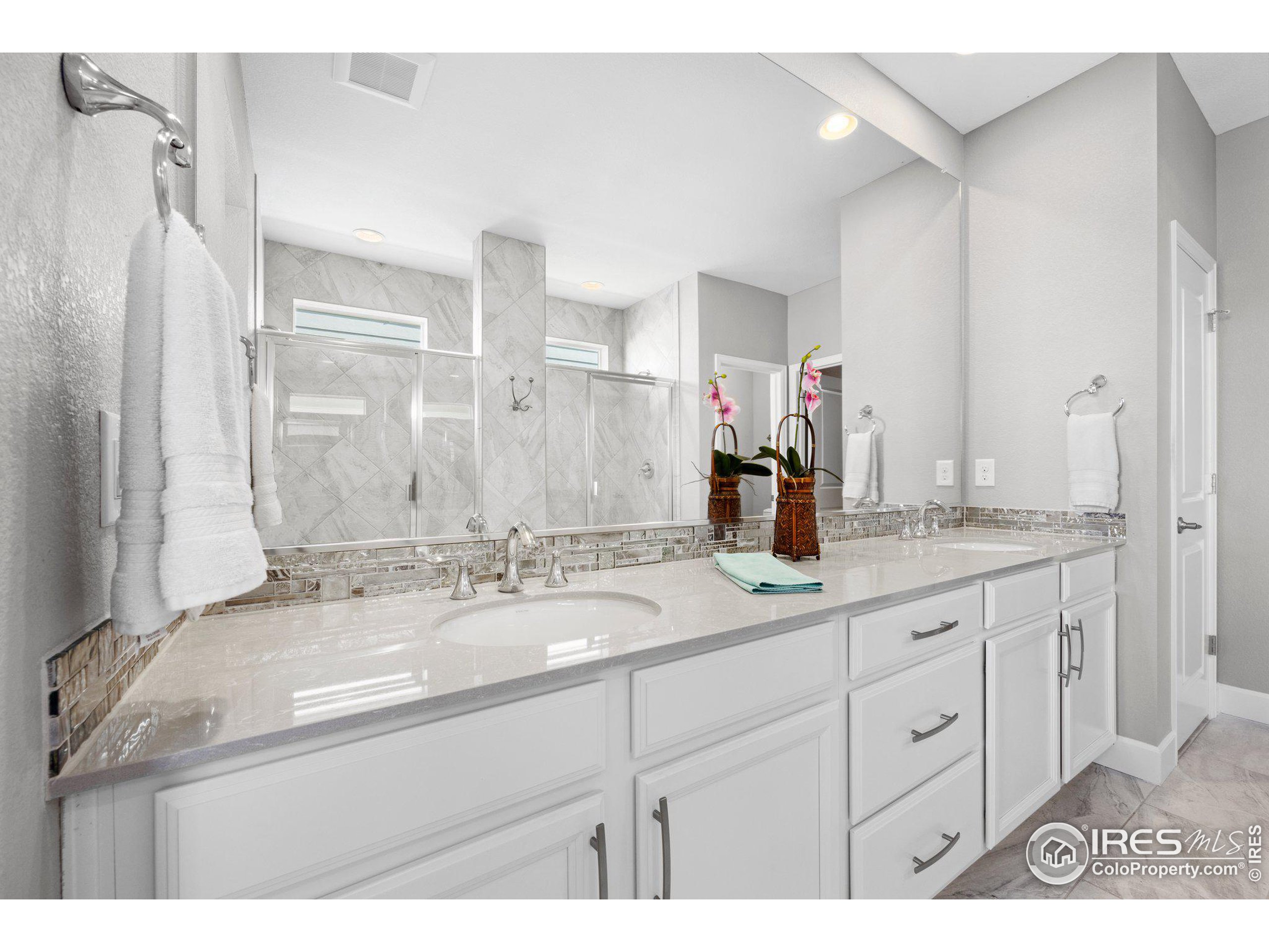 1025 Redbud Cir