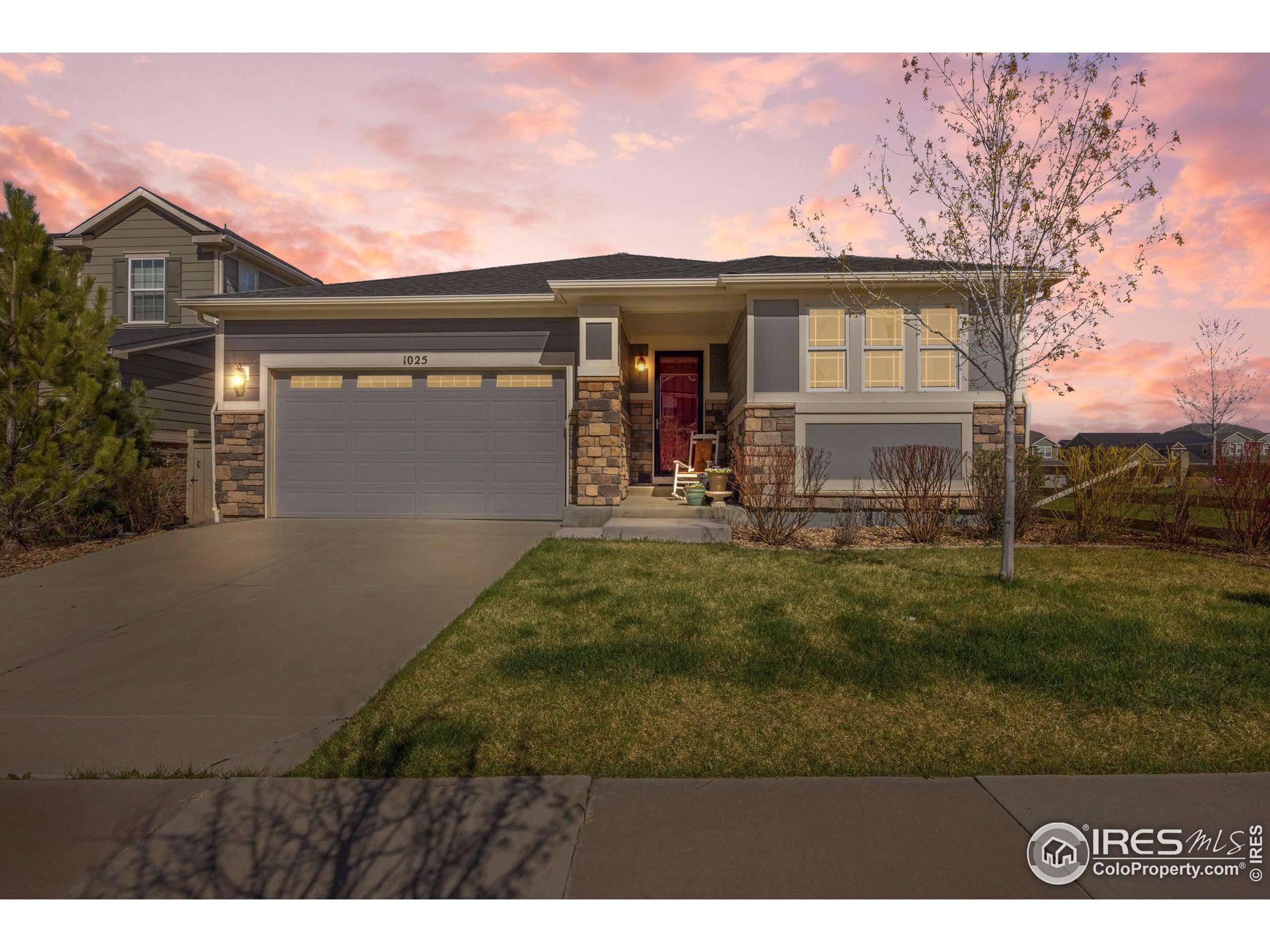 1025 Redbud Cir