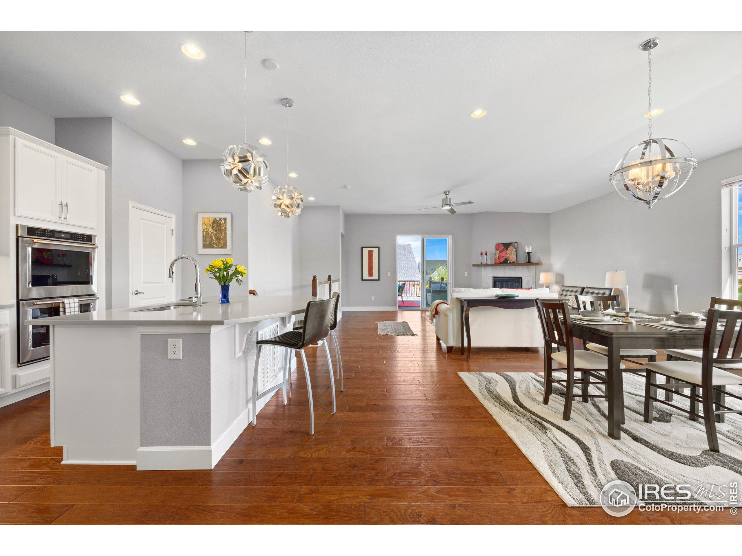 1025 Redbud Cir