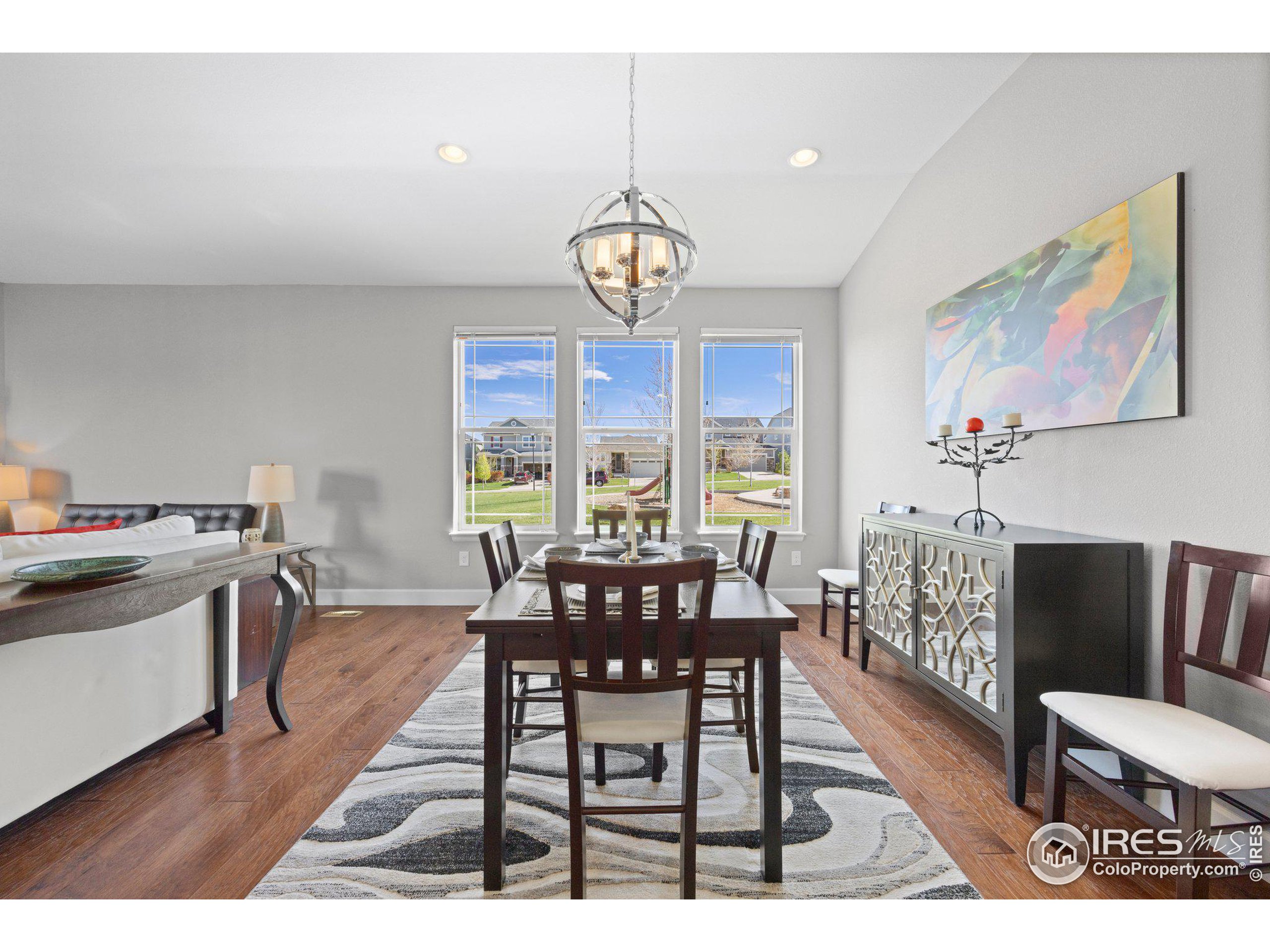 1025 Redbud Cir