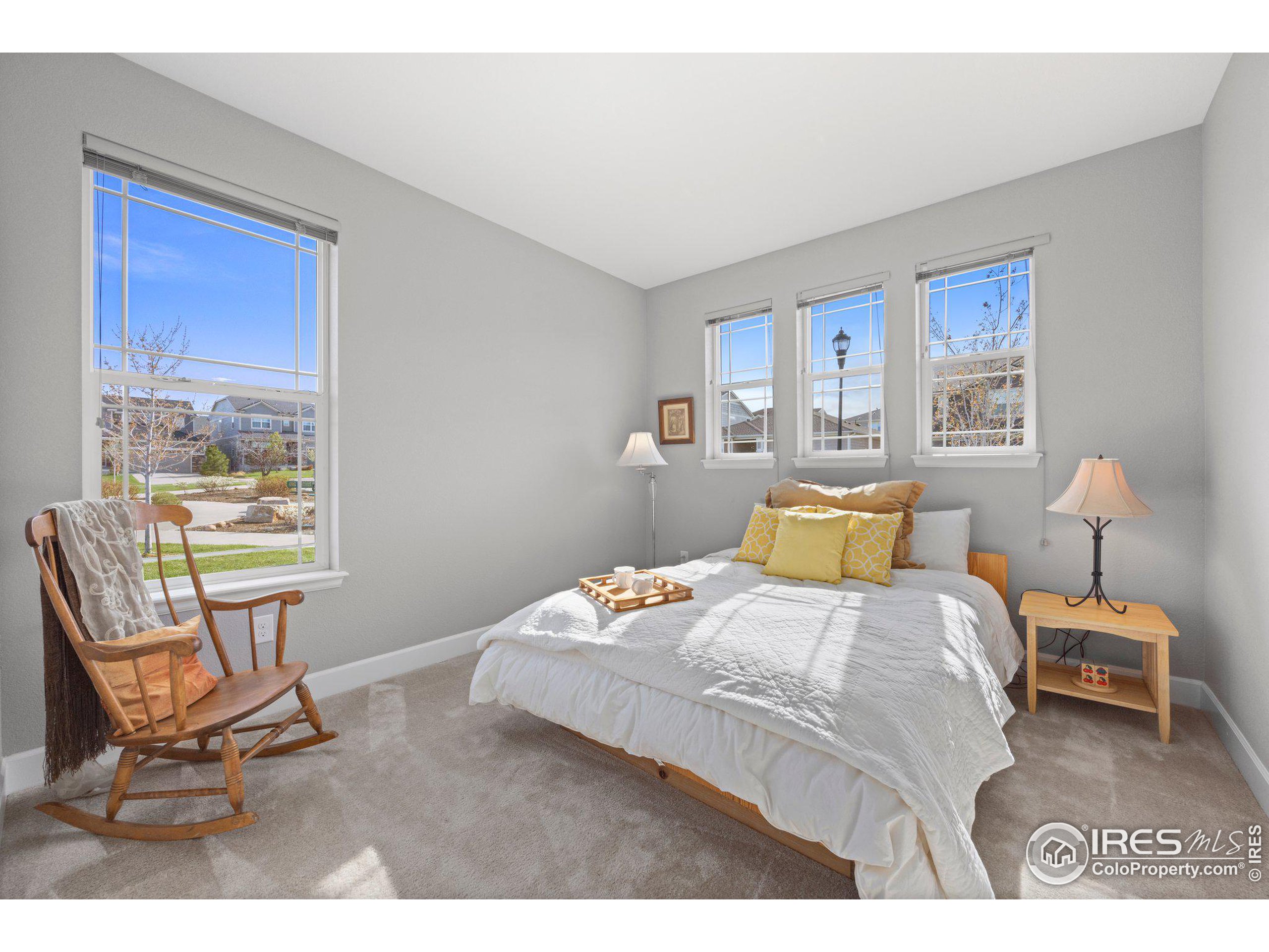 1025 Redbud Cir