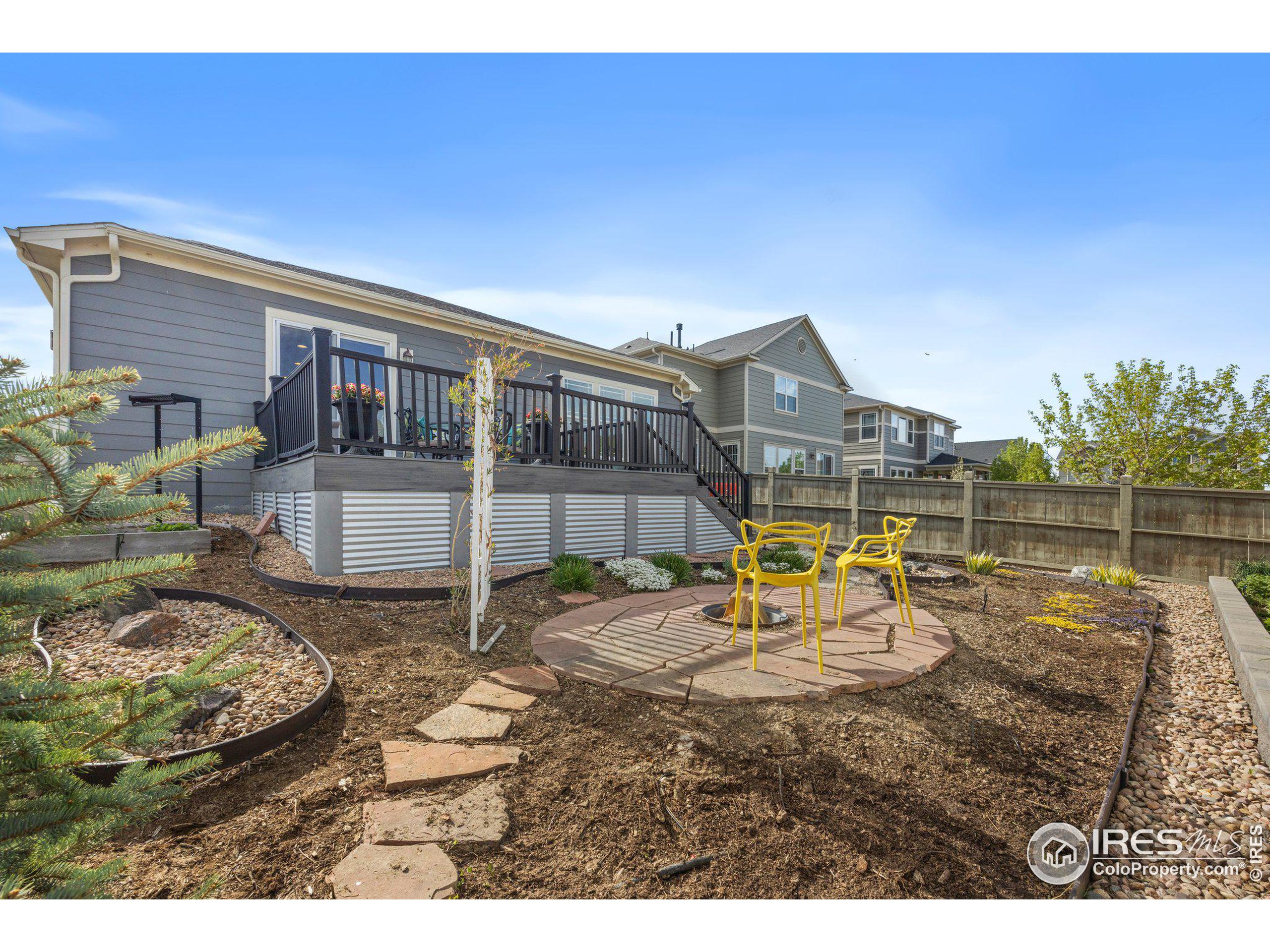 1025 Redbud Cir