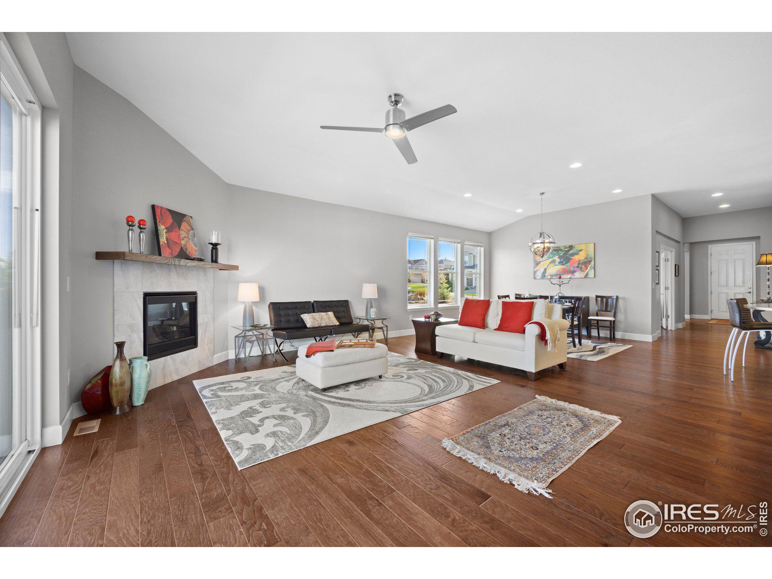 1025 Redbud Cir