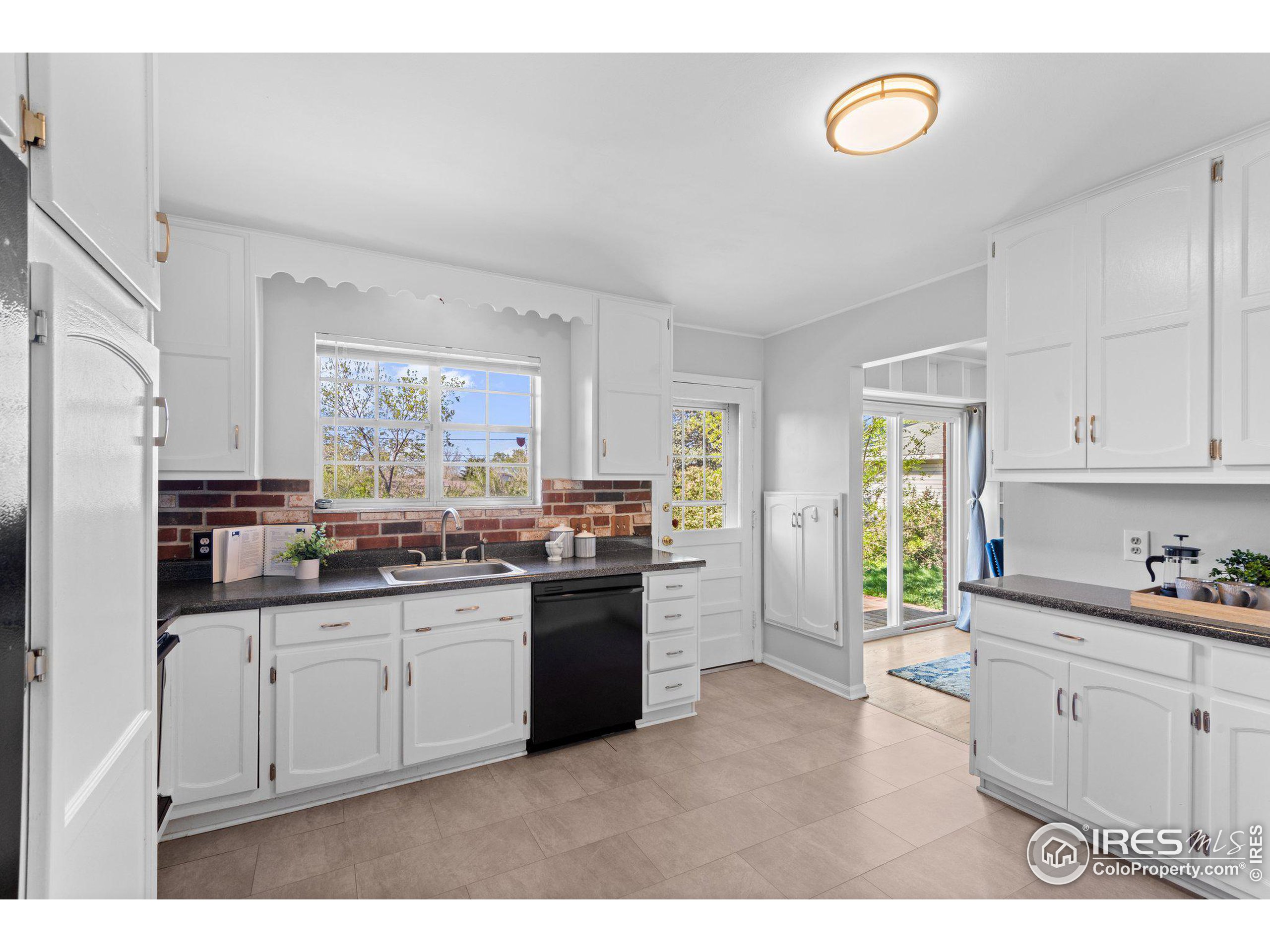 624 W 99th Ave