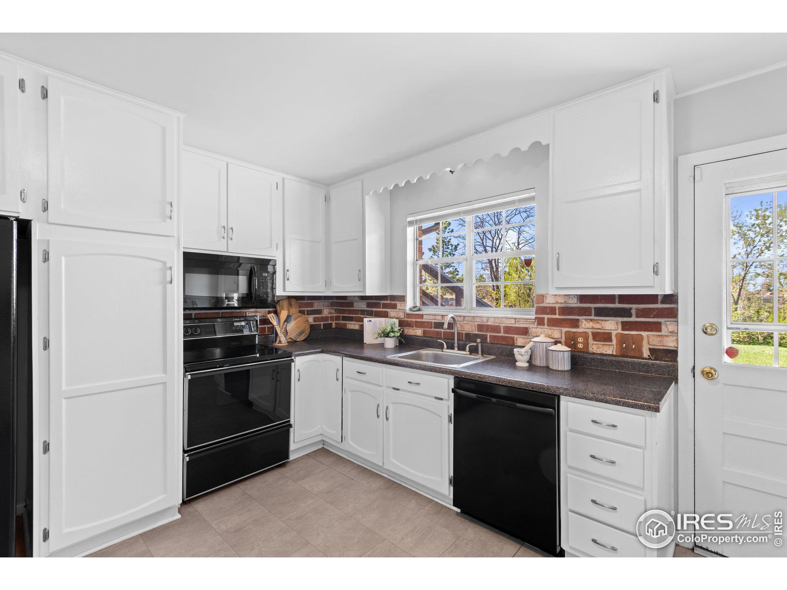 624 W 99th Ave