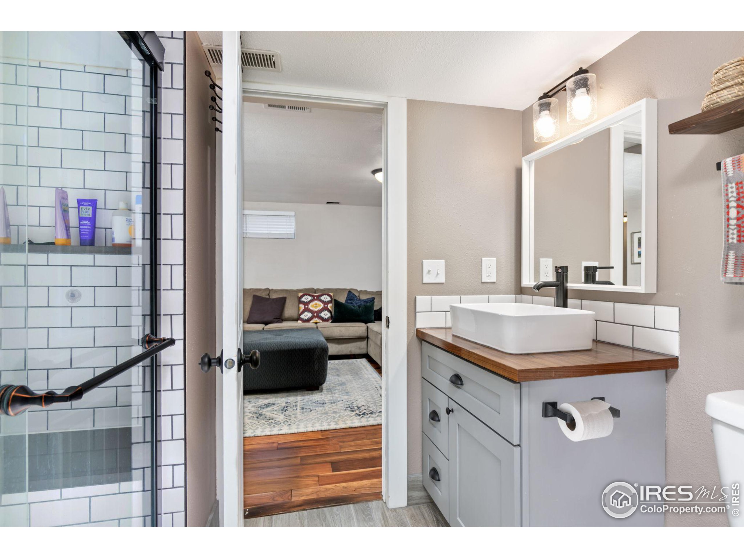 678 Zuni Cir