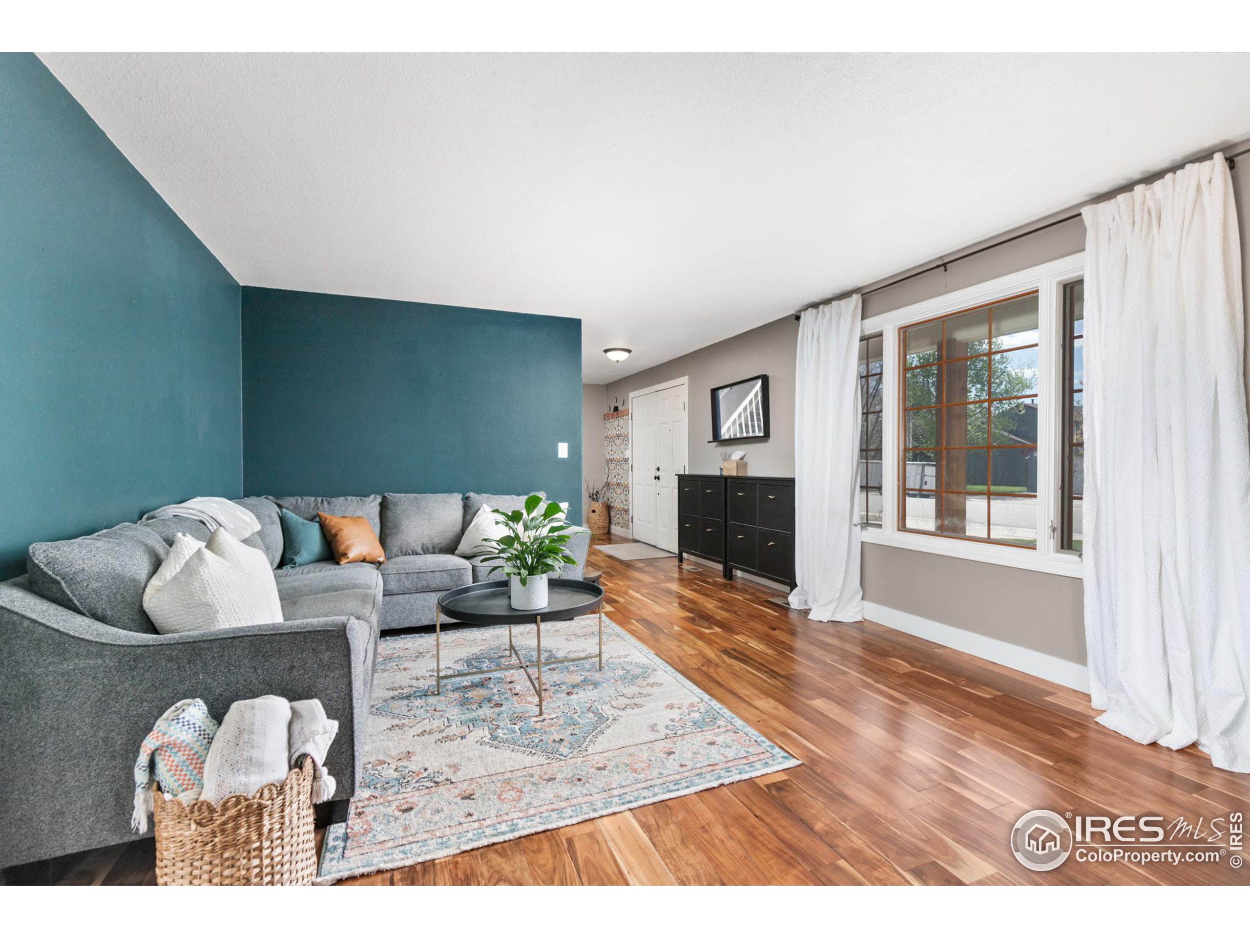 678 Zuni Cir
