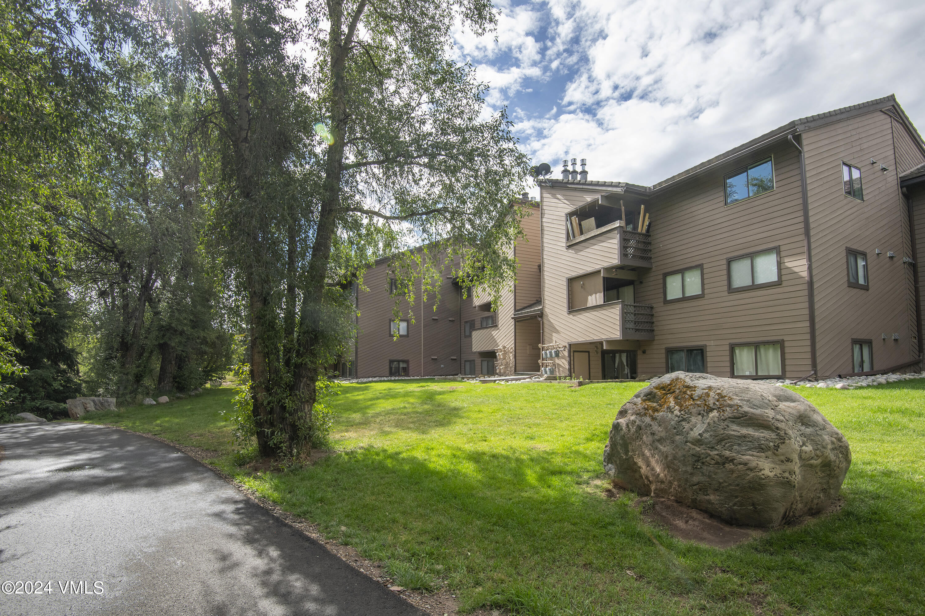 1061 W Beaver Creek Boulevard, G302
