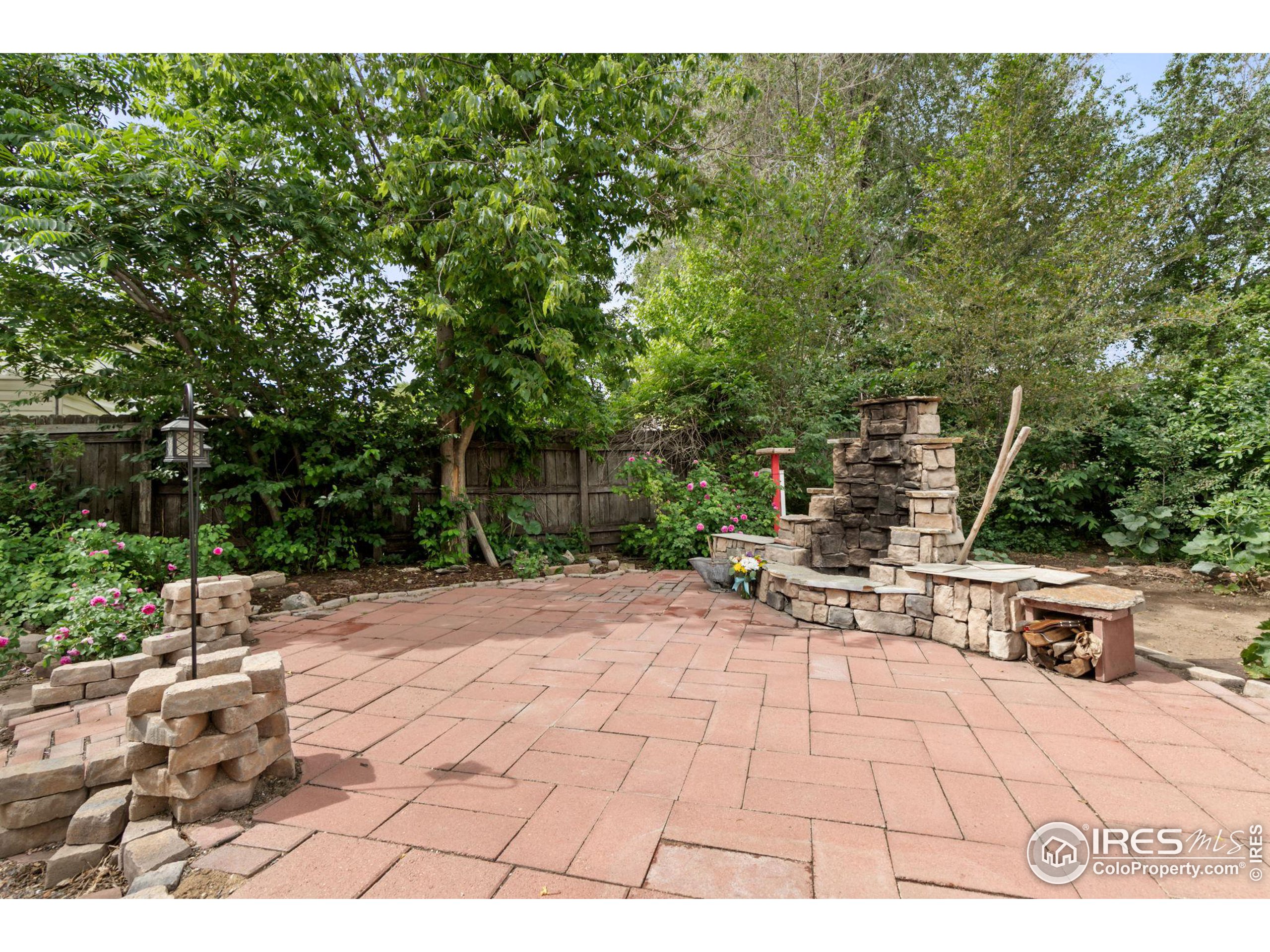 590 Pine Dr