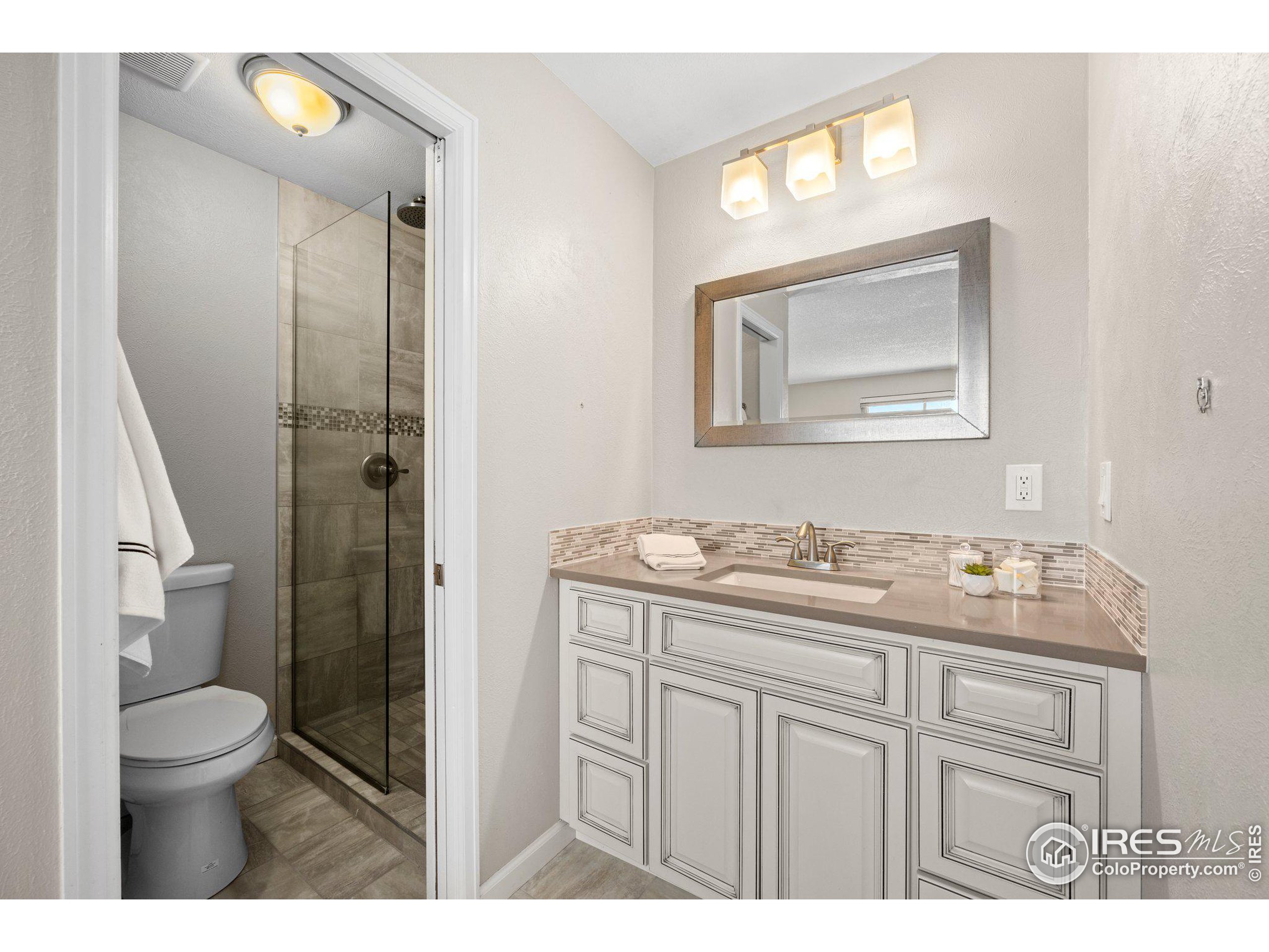 4858 Fairlawn Cir