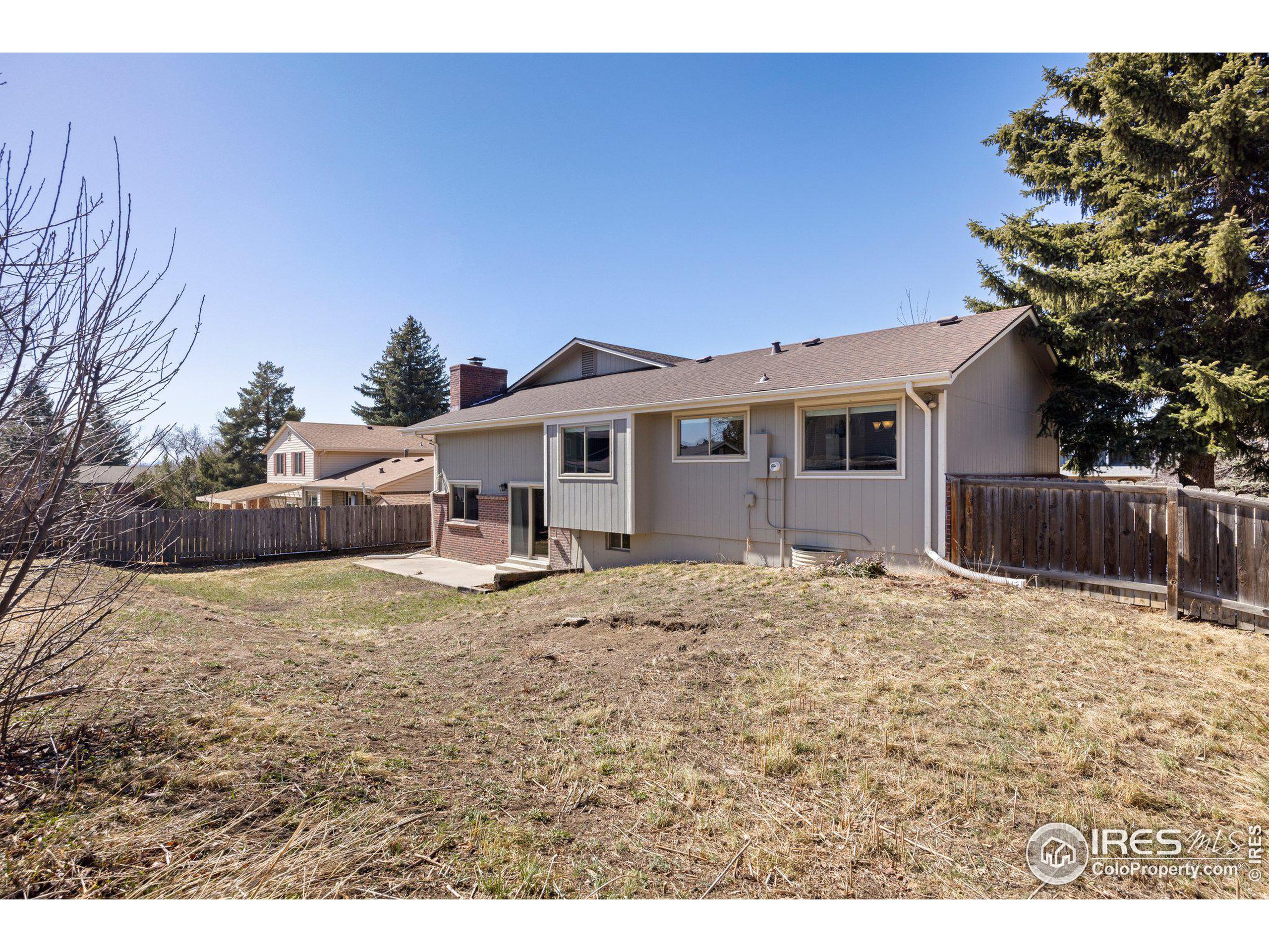 4858 Fairlawn Cir