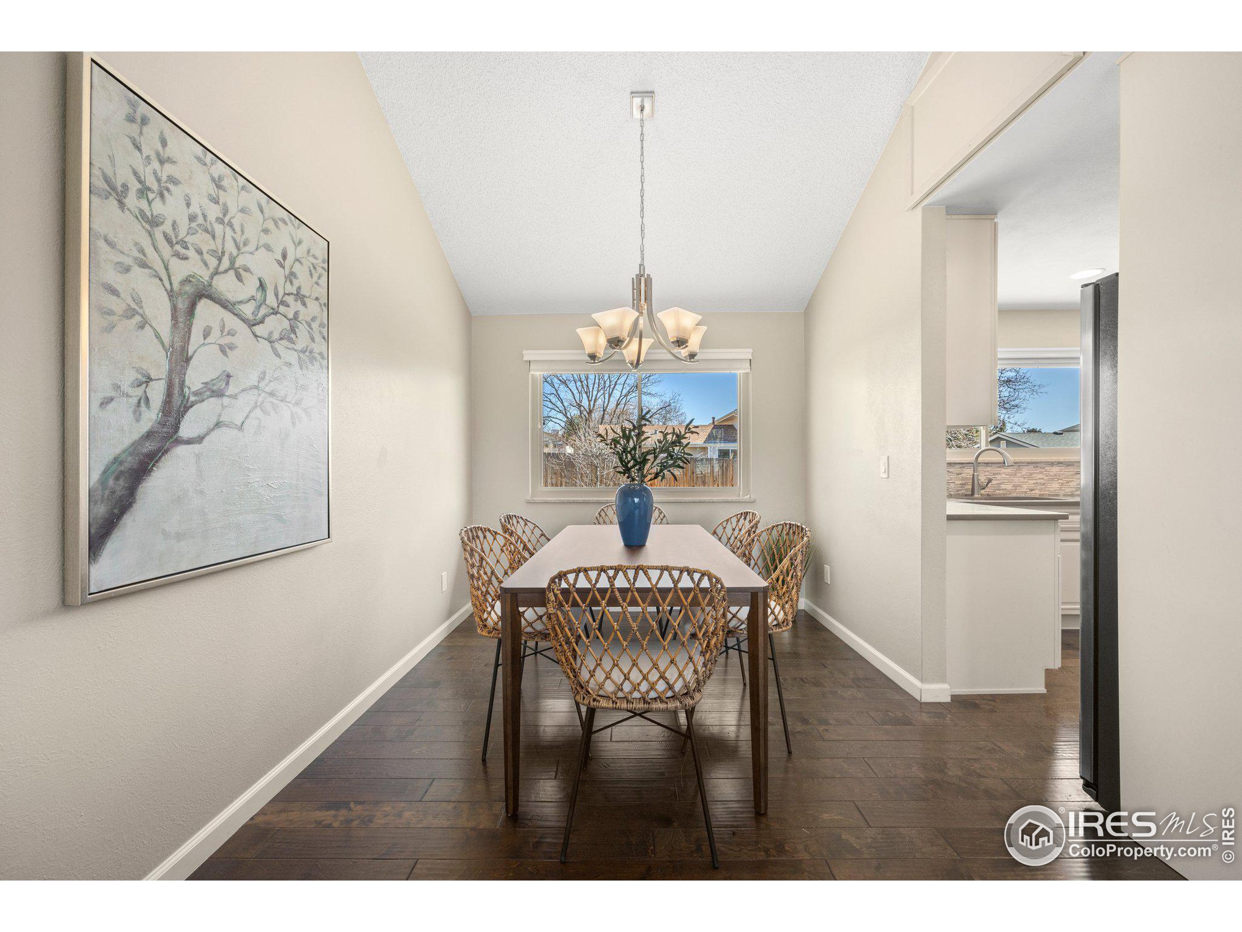 4858 Fairlawn Cir