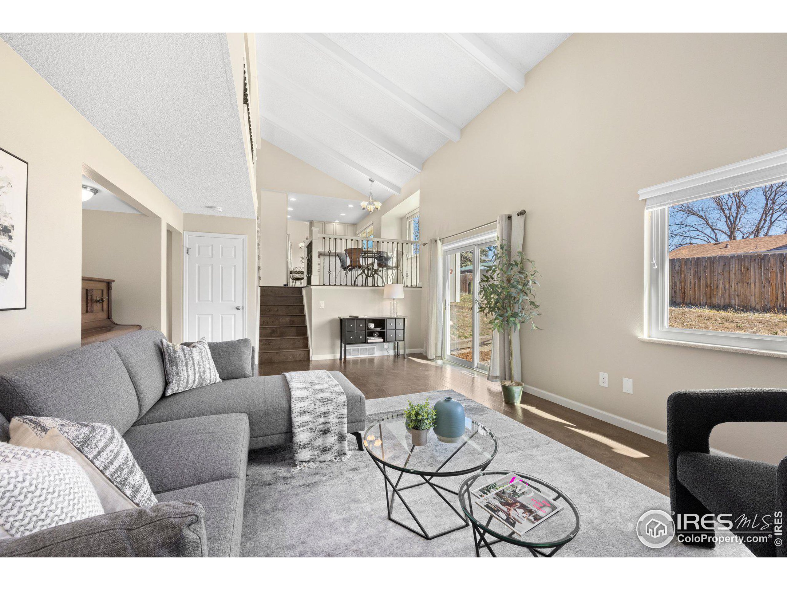 4858 Fairlawn Cir