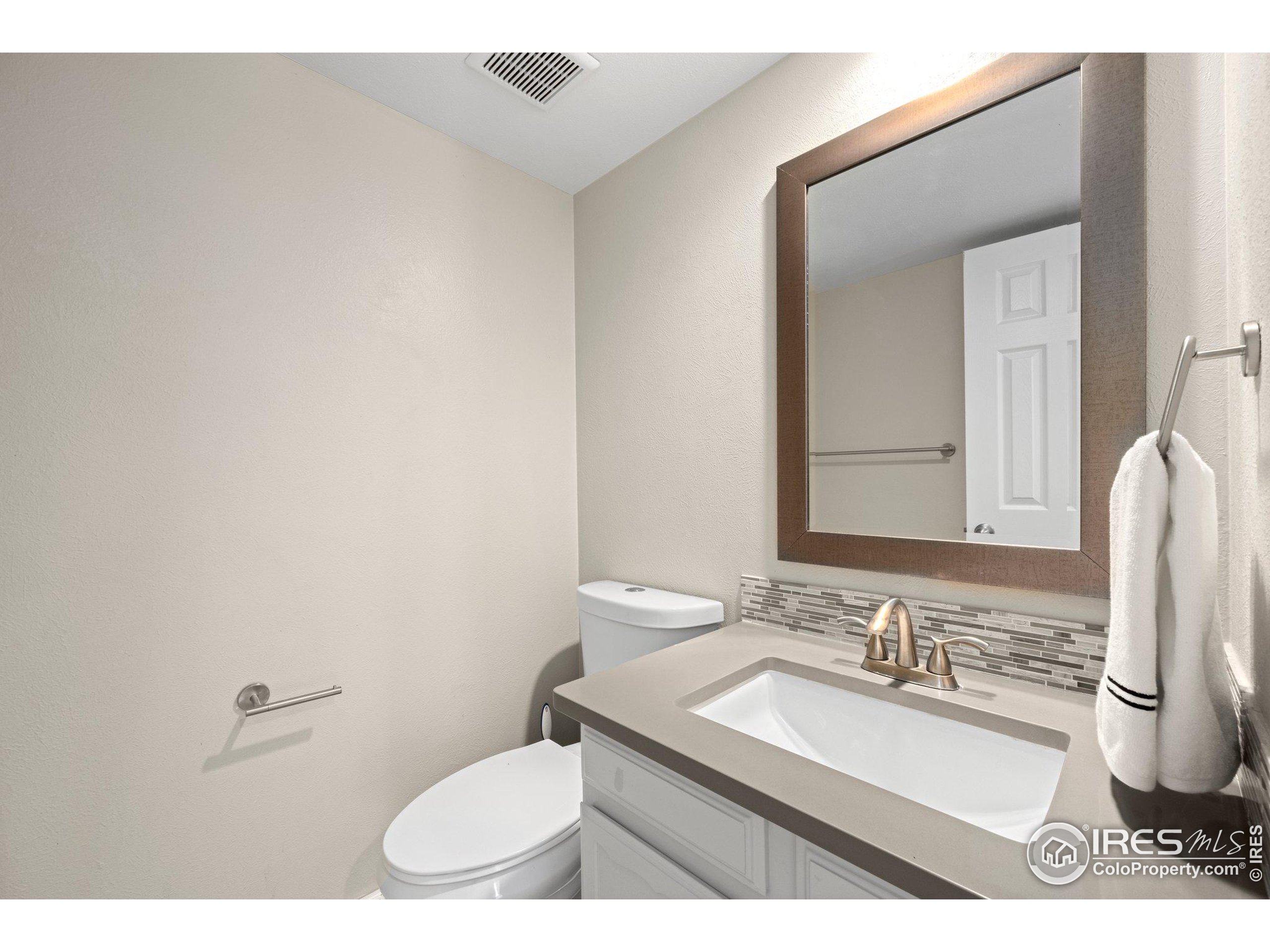 4858 Fairlawn Cir