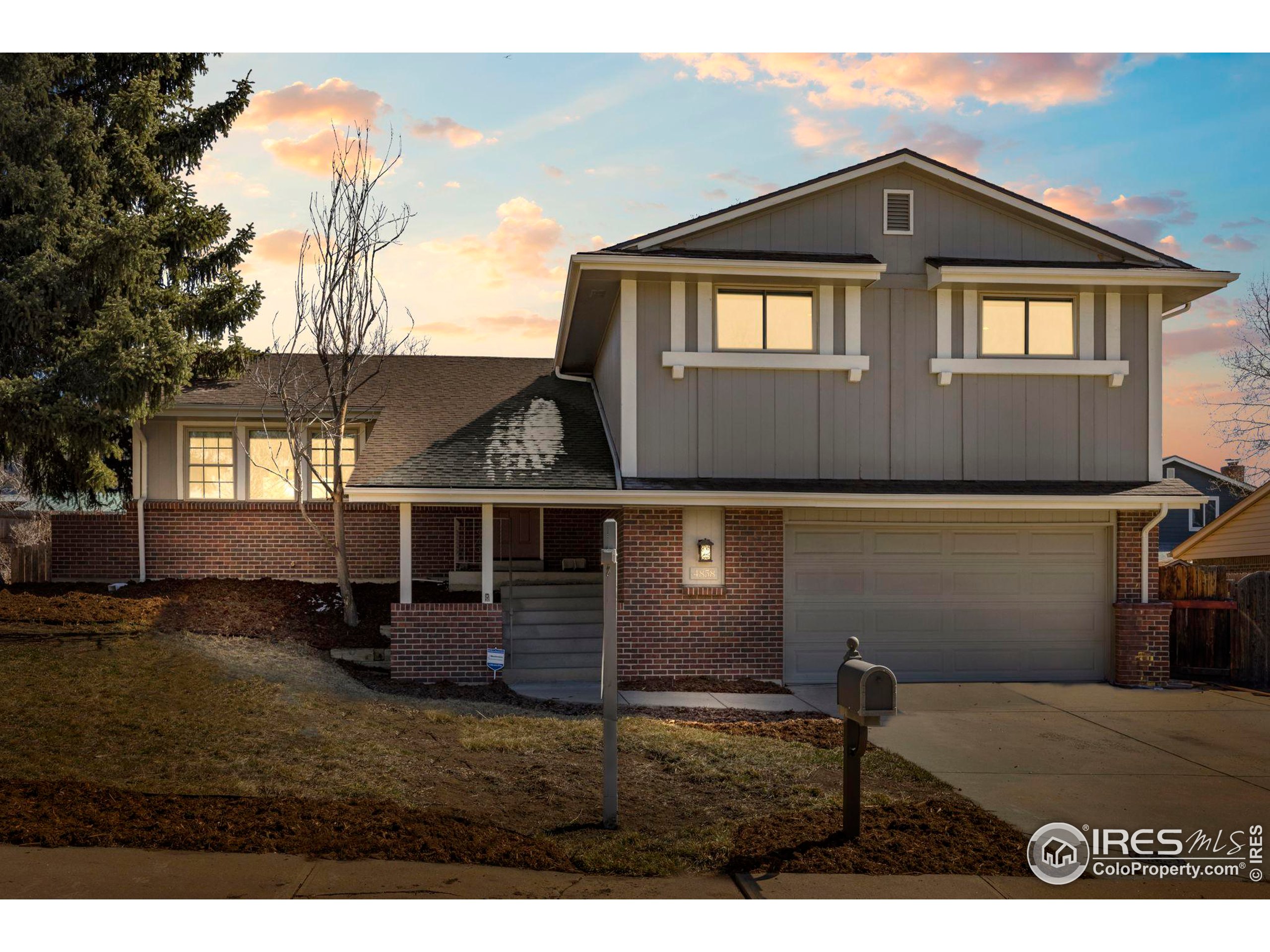 4858 Fairlawn Cir