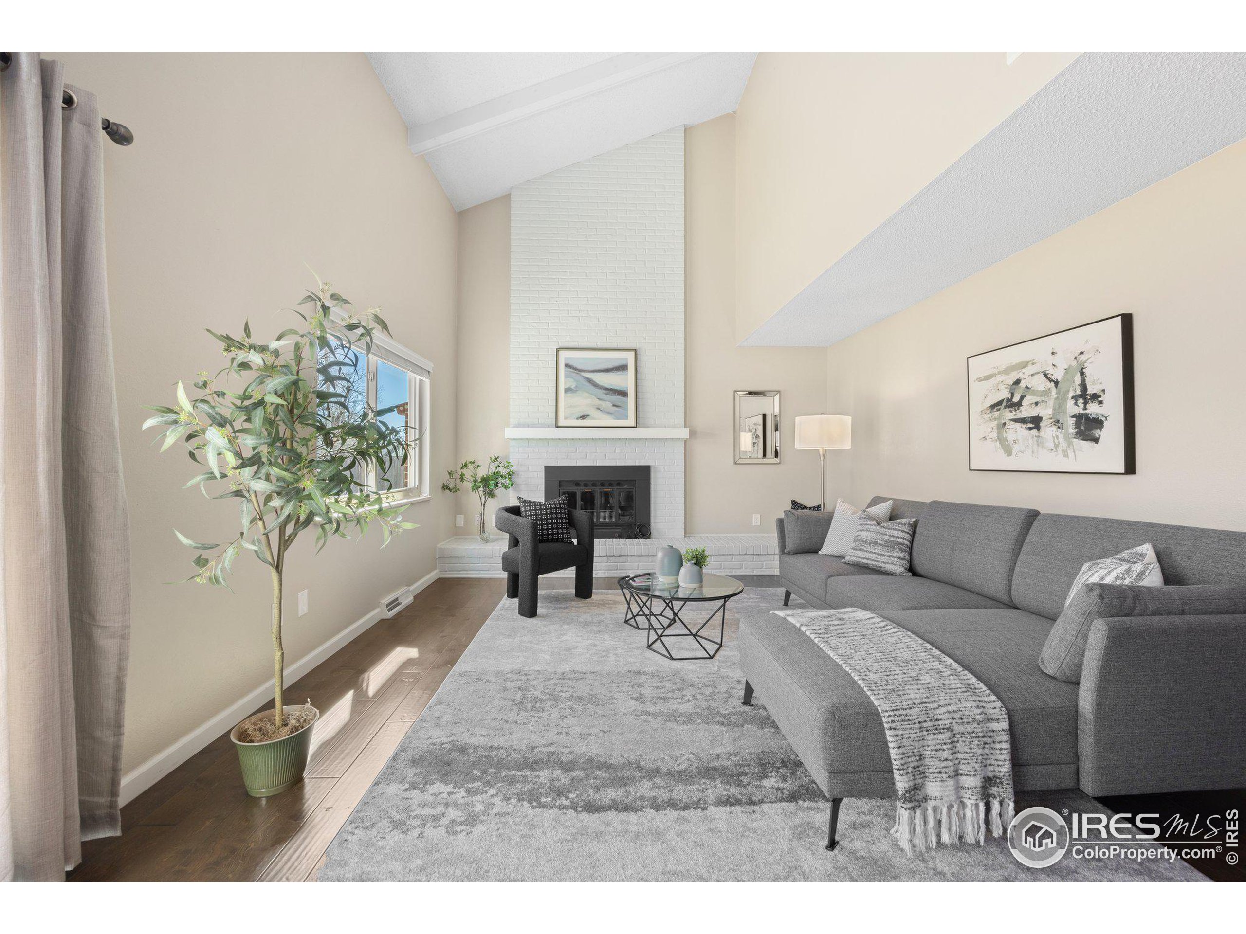 4858 Fairlawn Cir