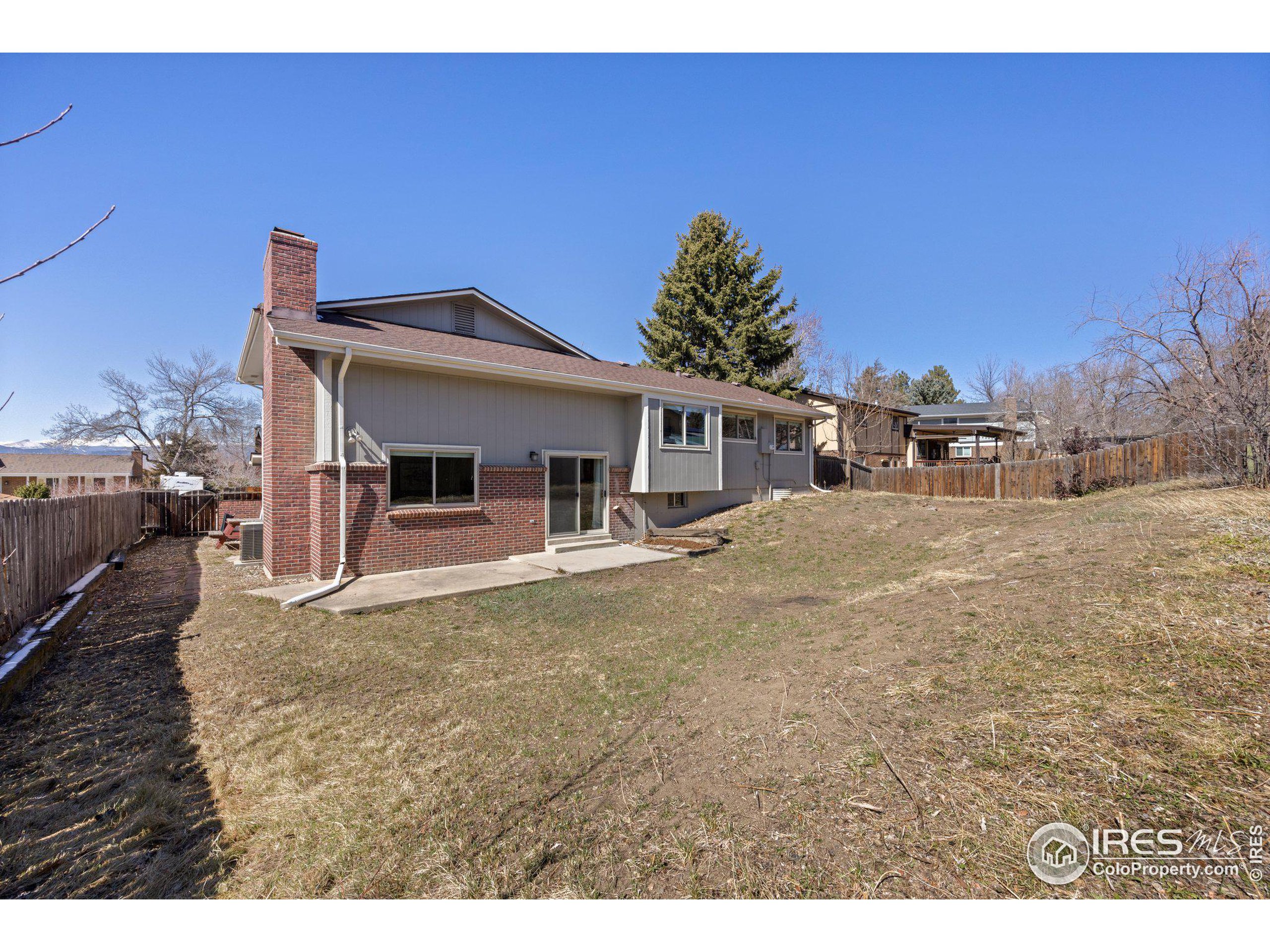 4858 Fairlawn Cir