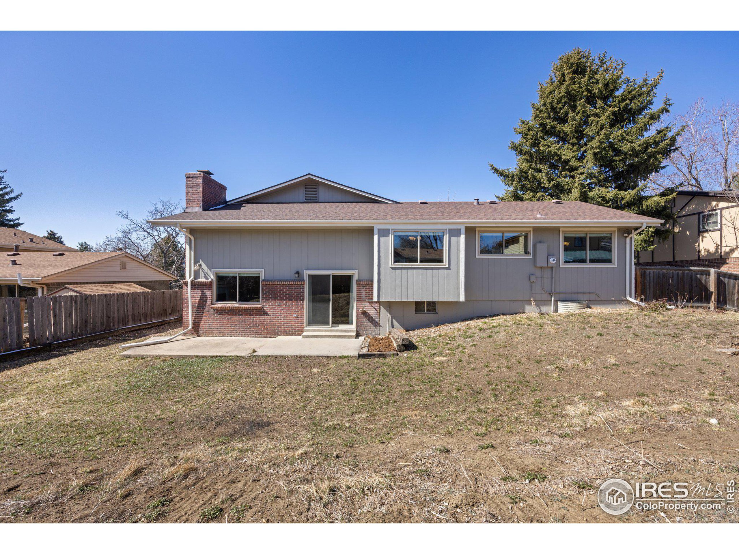 4858 Fairlawn Cir