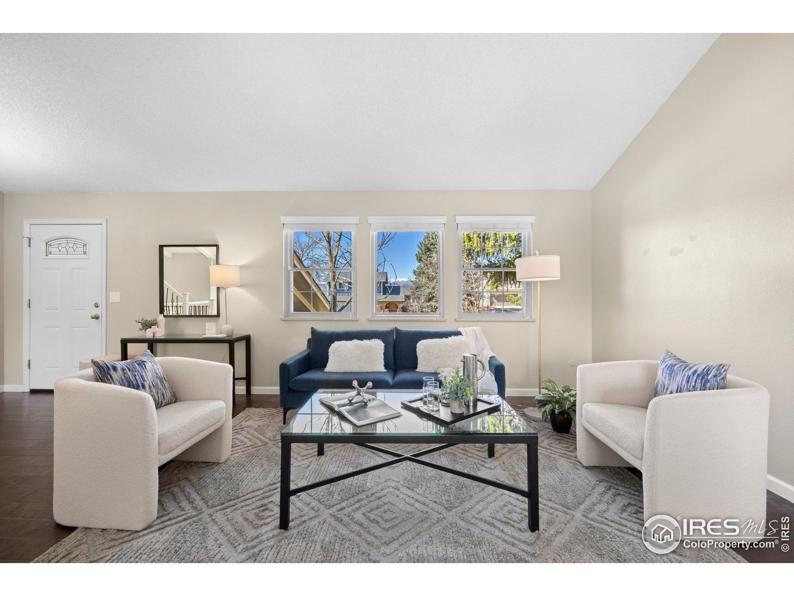 4858 Fairlawn Cir