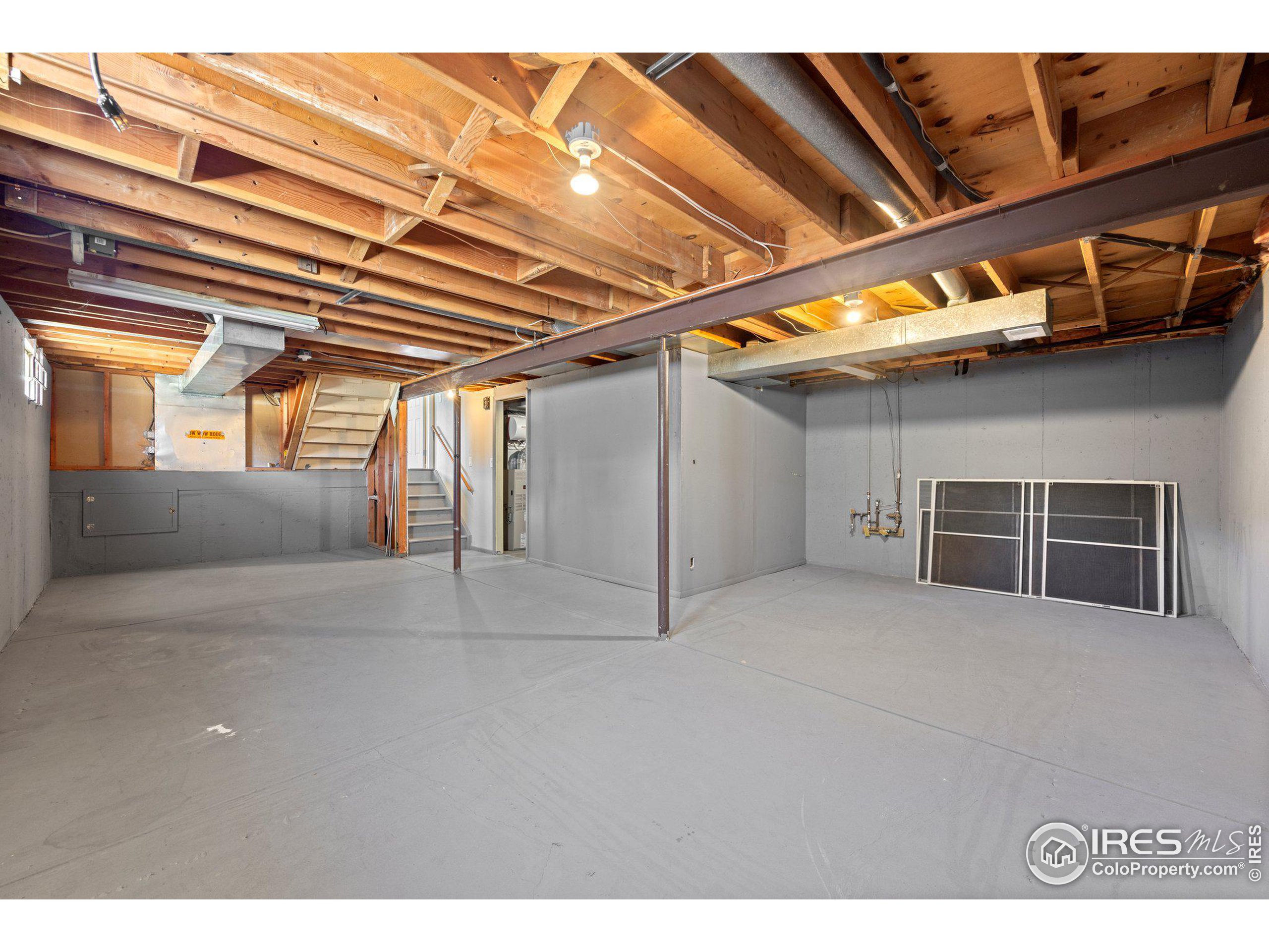 4858 Fairlawn Cir