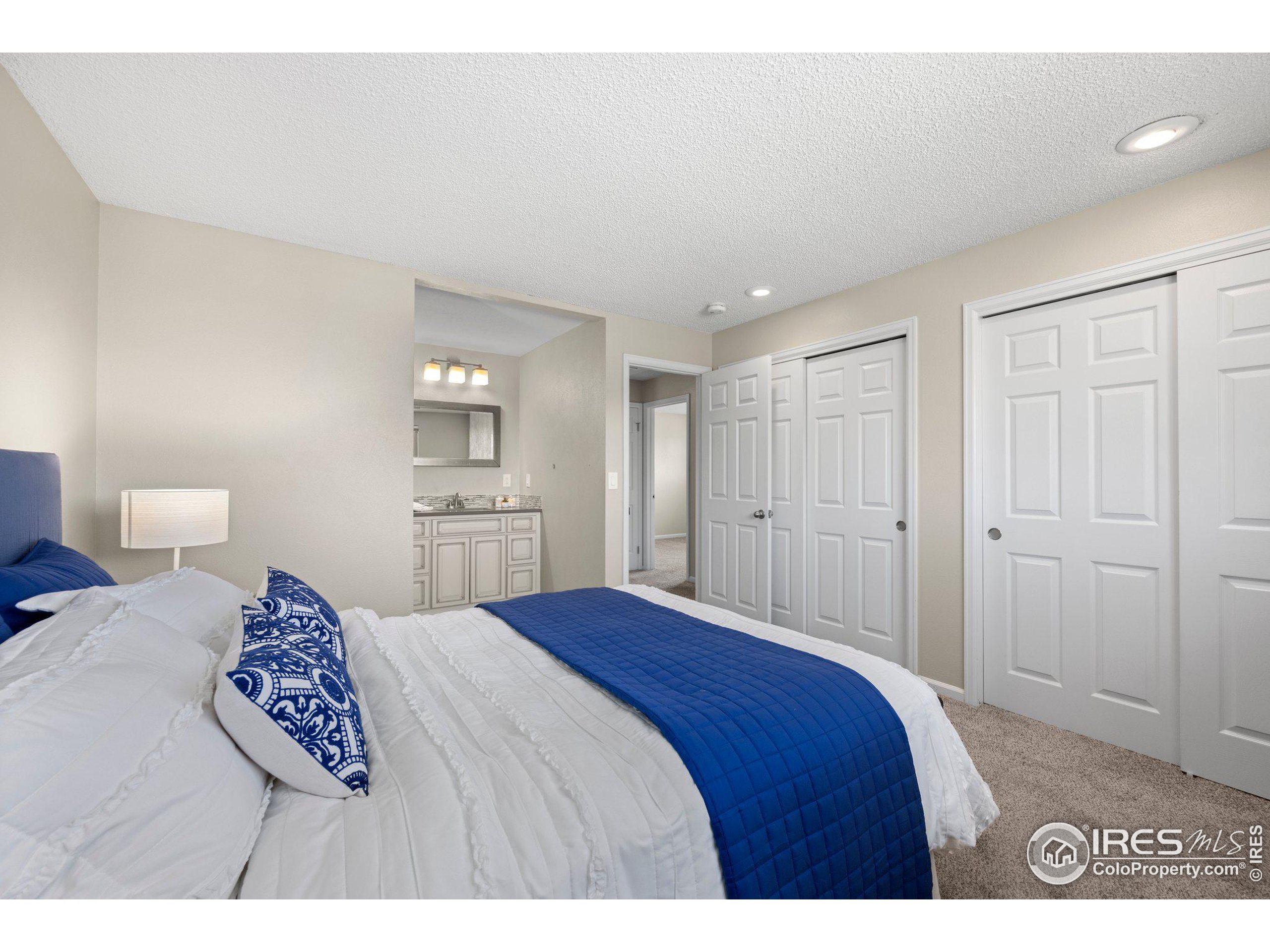 4858 Fairlawn Cir