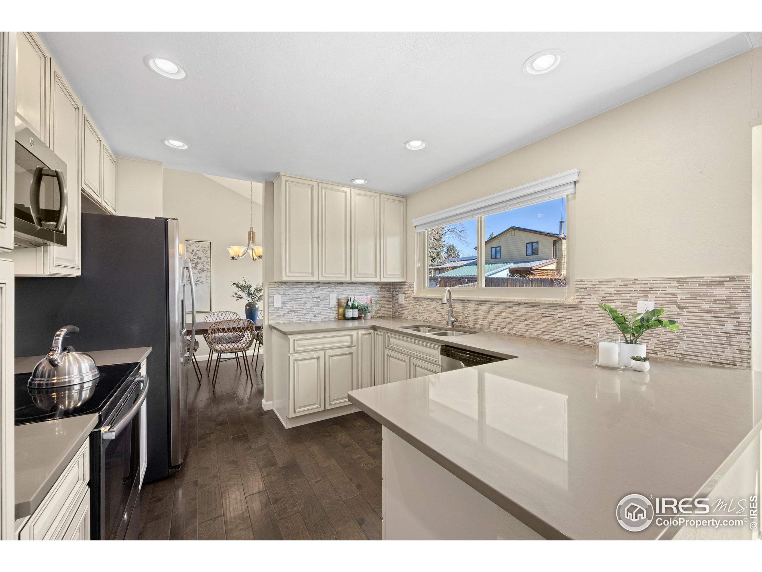 4858 Fairlawn Cir