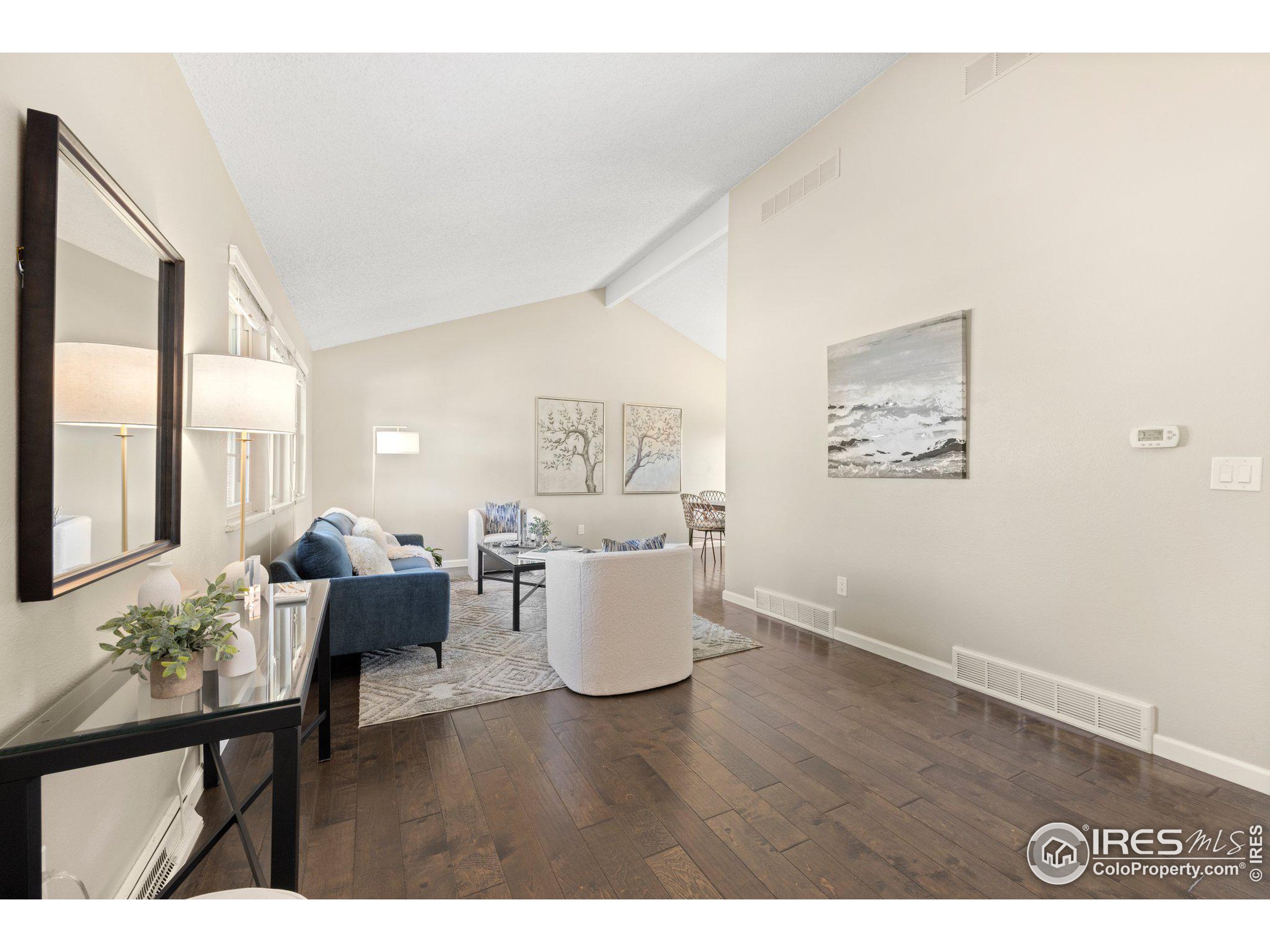 4858 Fairlawn Cir