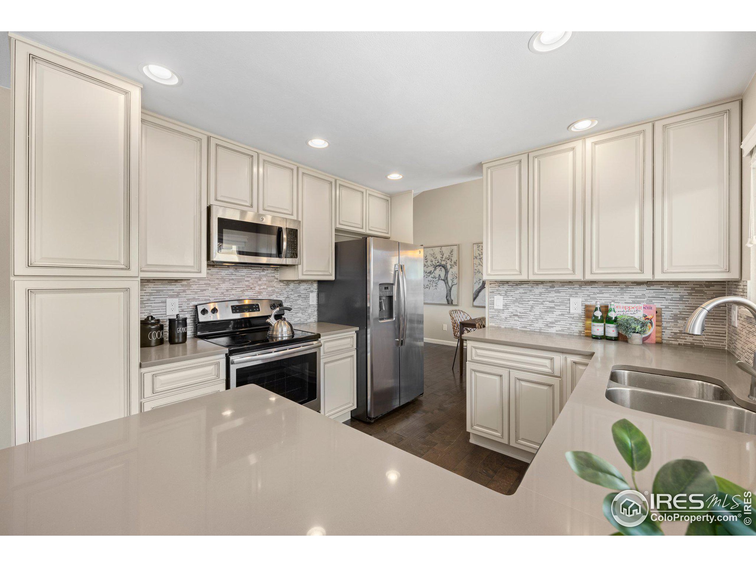 4858 Fairlawn Cir
