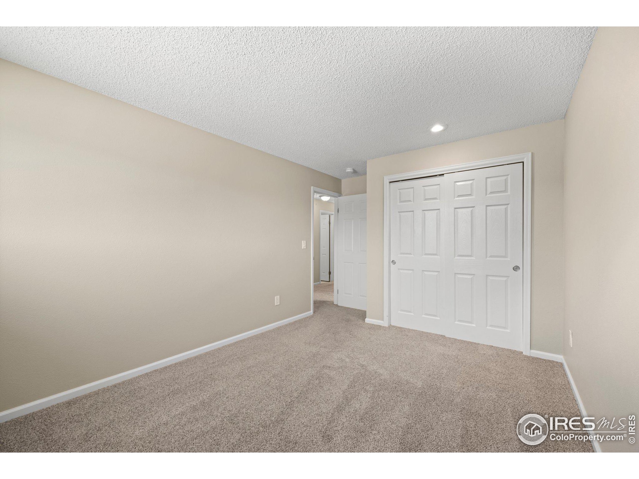 4858 Fairlawn Cir
