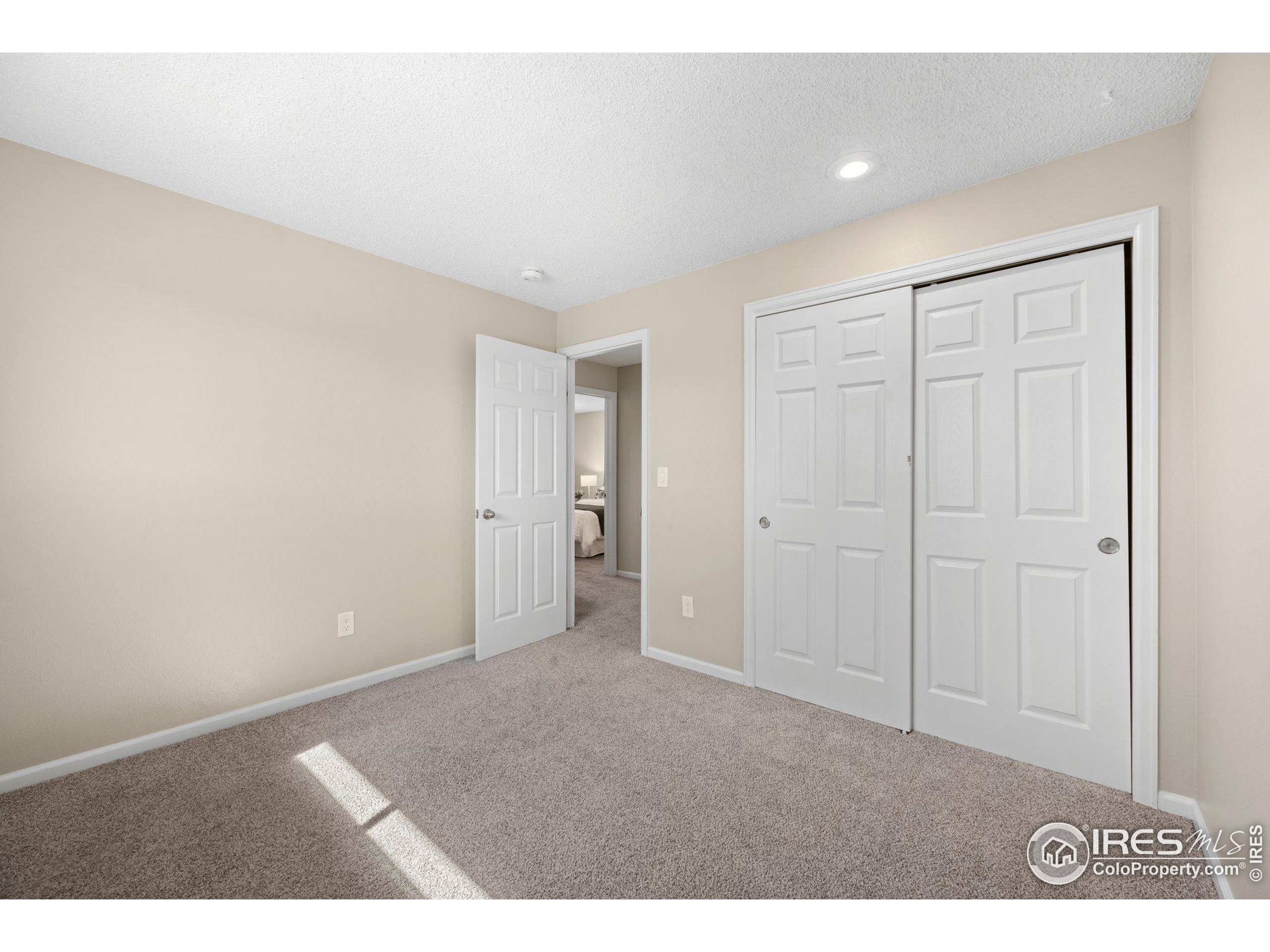 4858 Fairlawn Cir