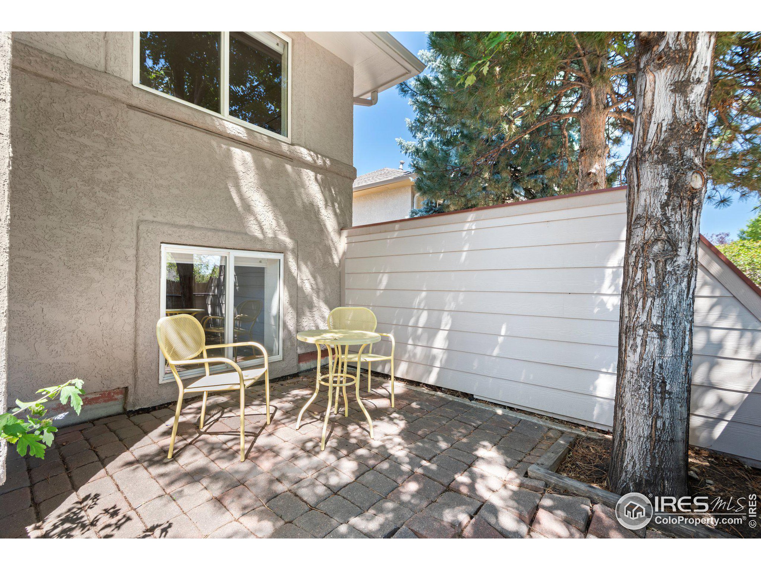 590 Ridgeview Dr