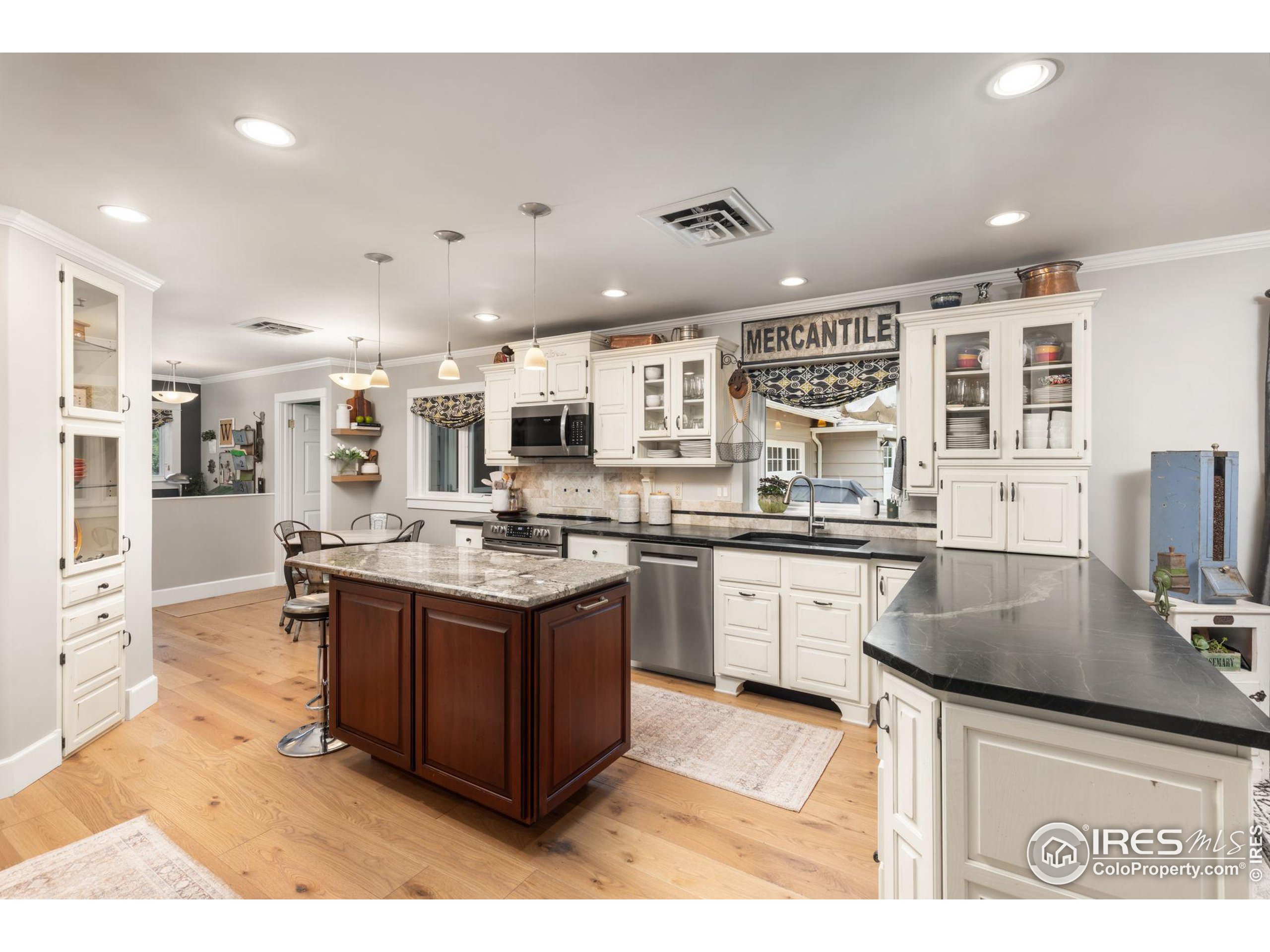 2633 W Reservoir Rd