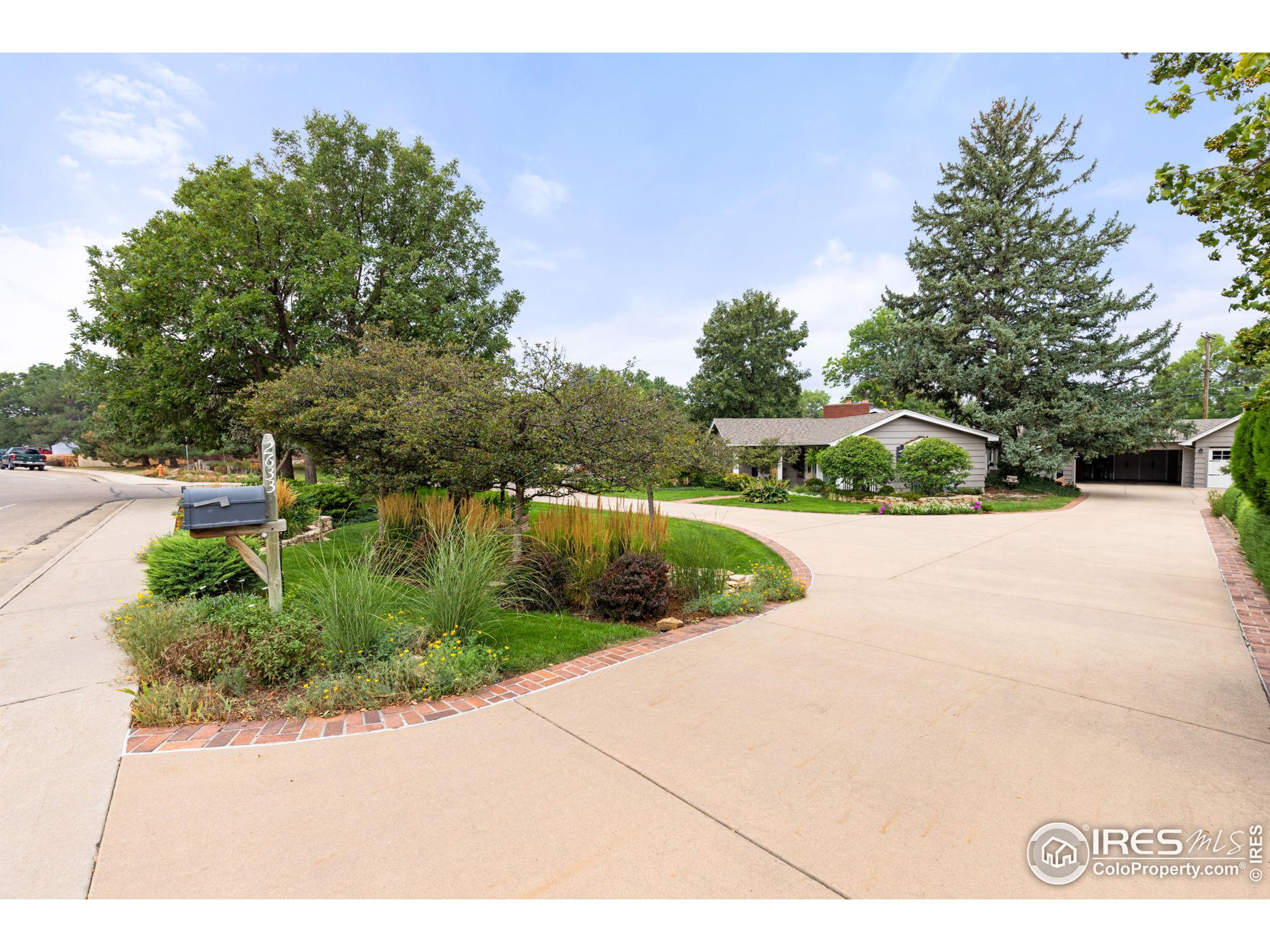 2633 W Reservoir Rd