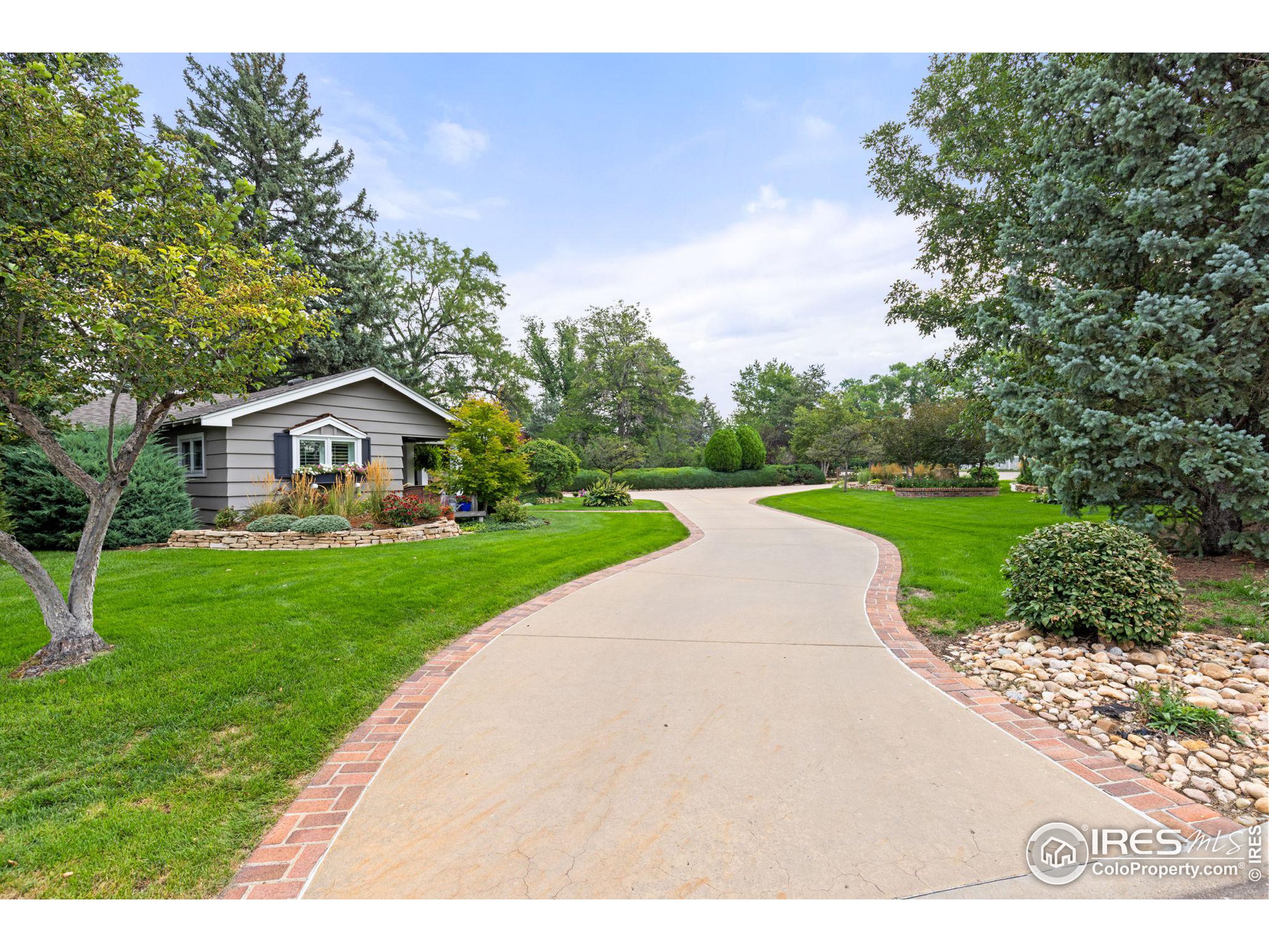 2633 W Reservoir Rd