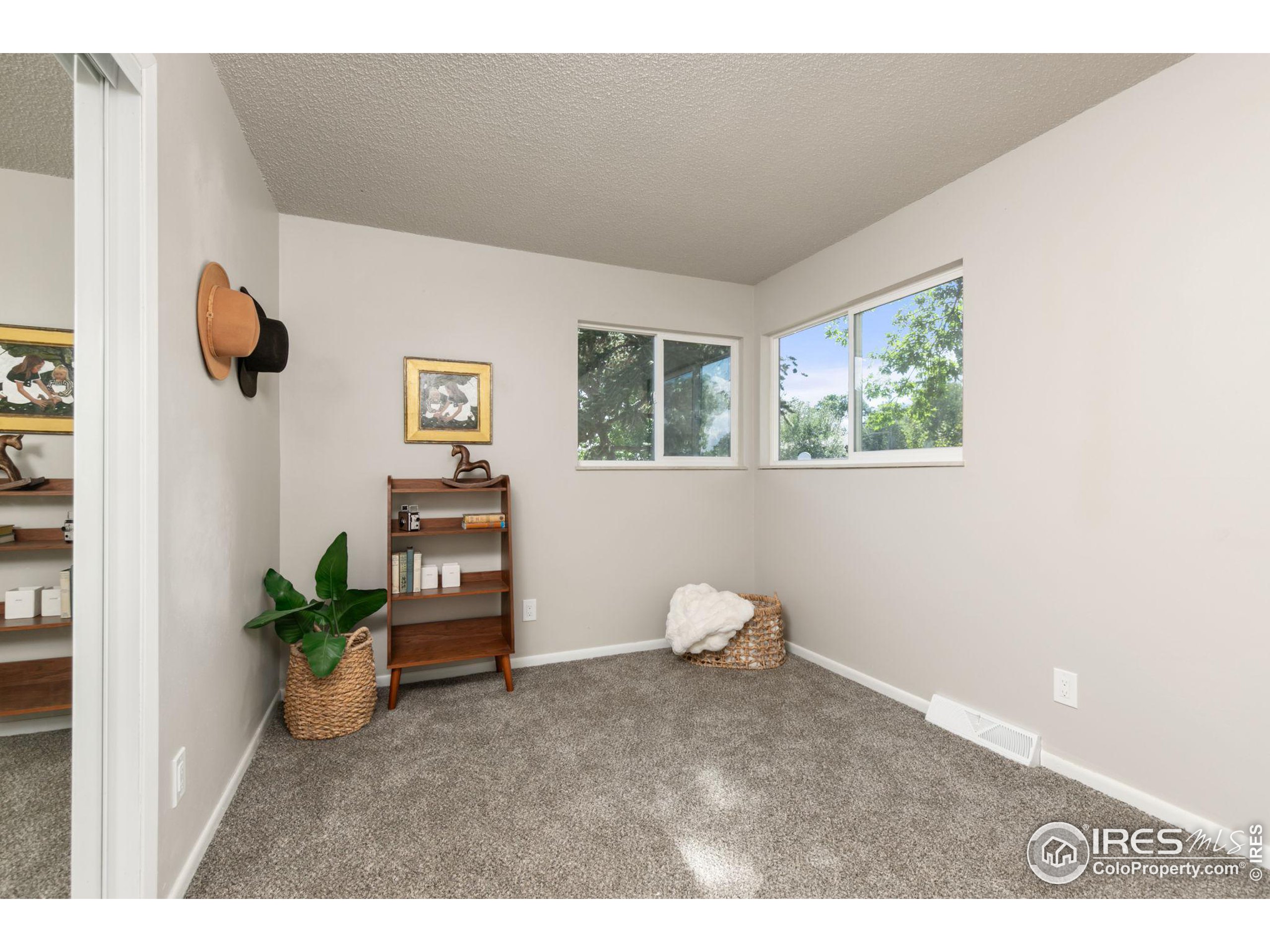 1110 Jennifer Dr