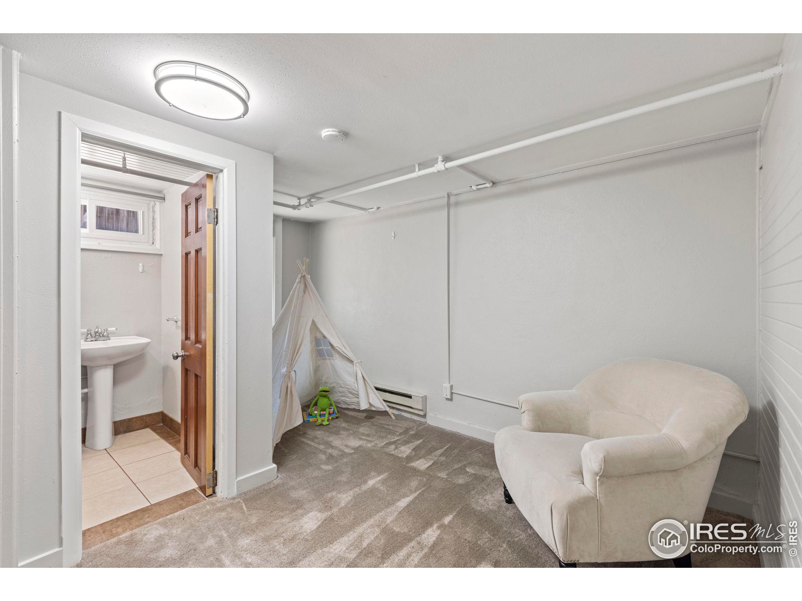 206 8th Ave