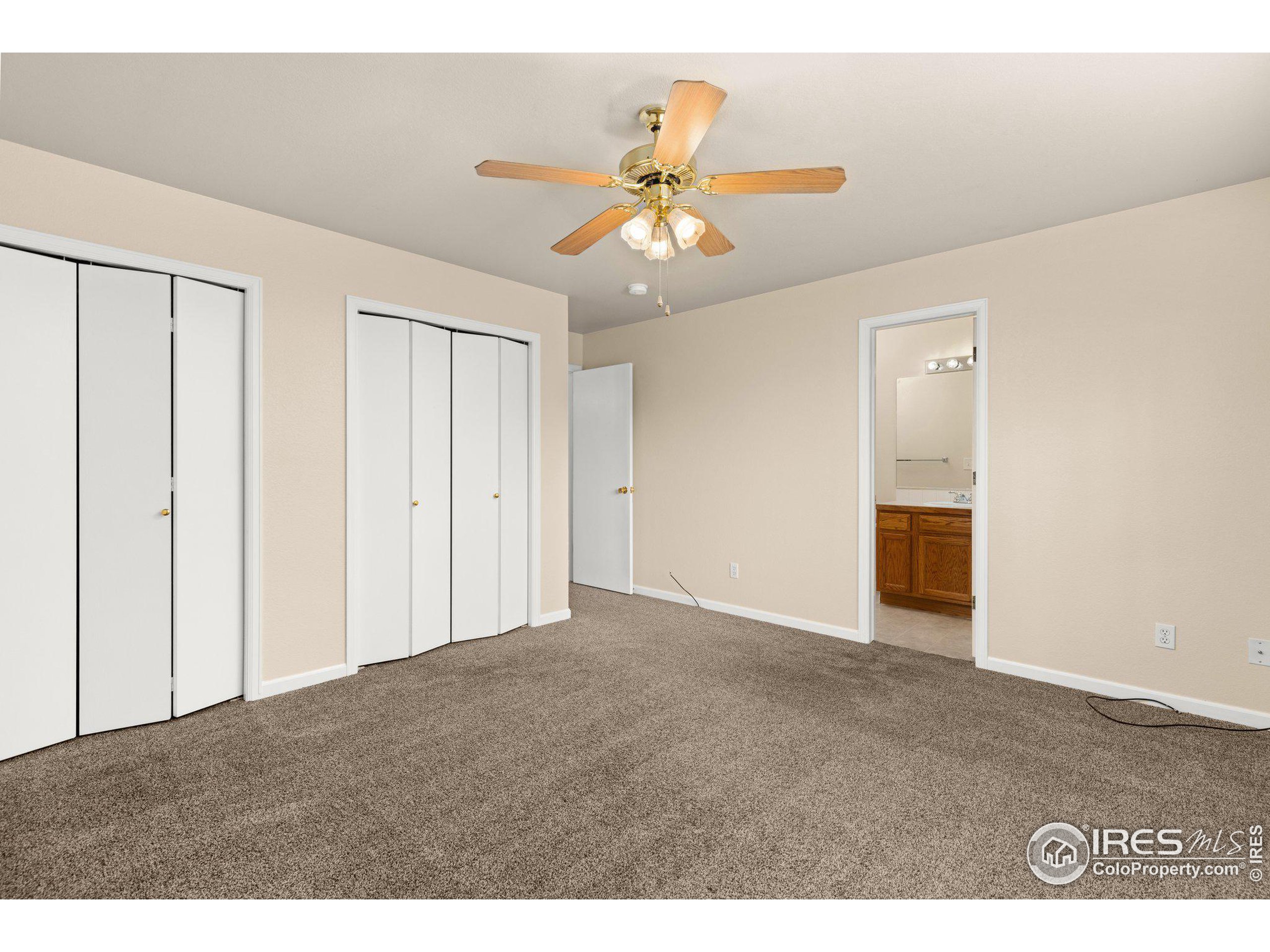 3709 Dove Ln