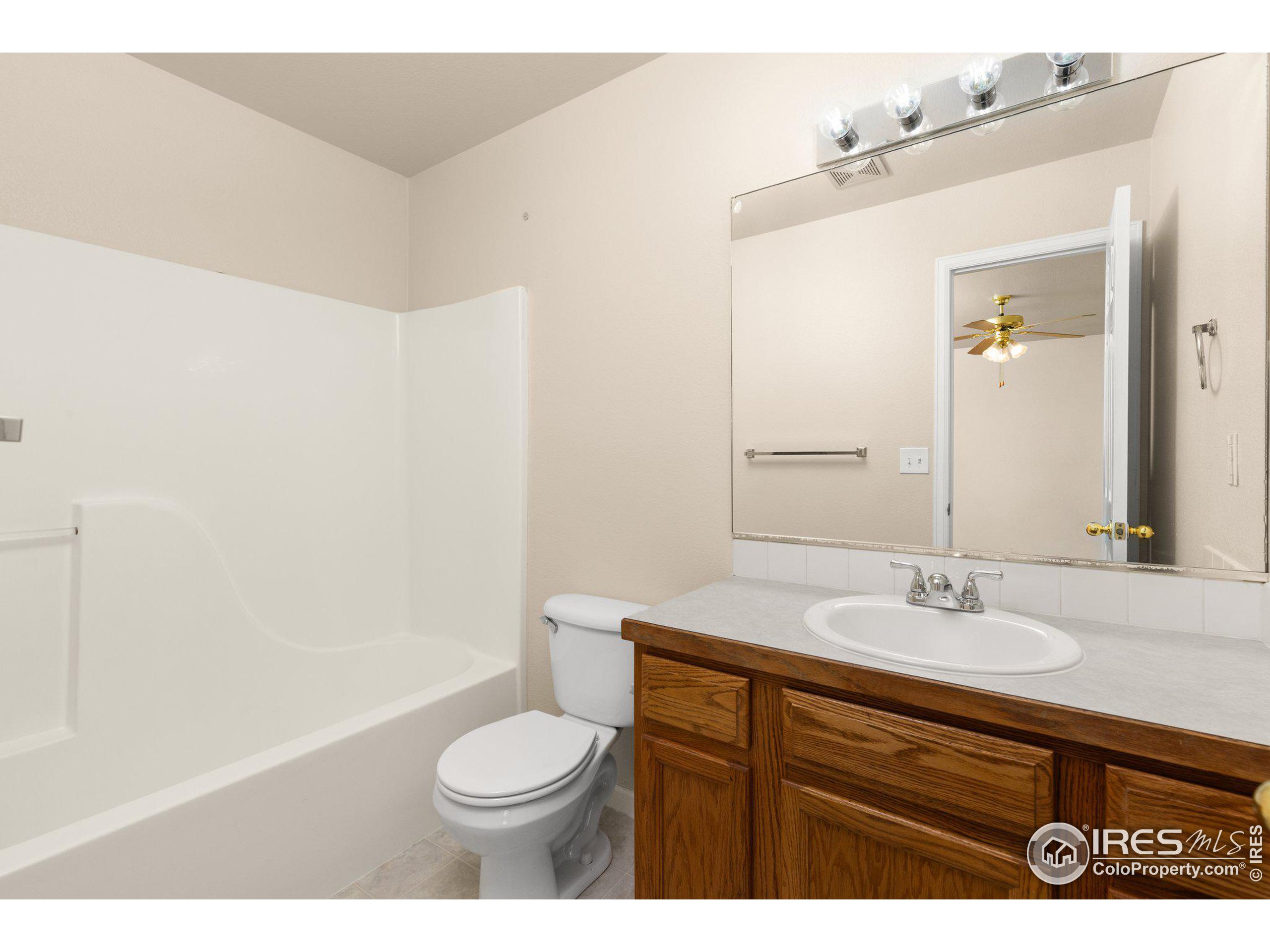 3709 Dove Ln